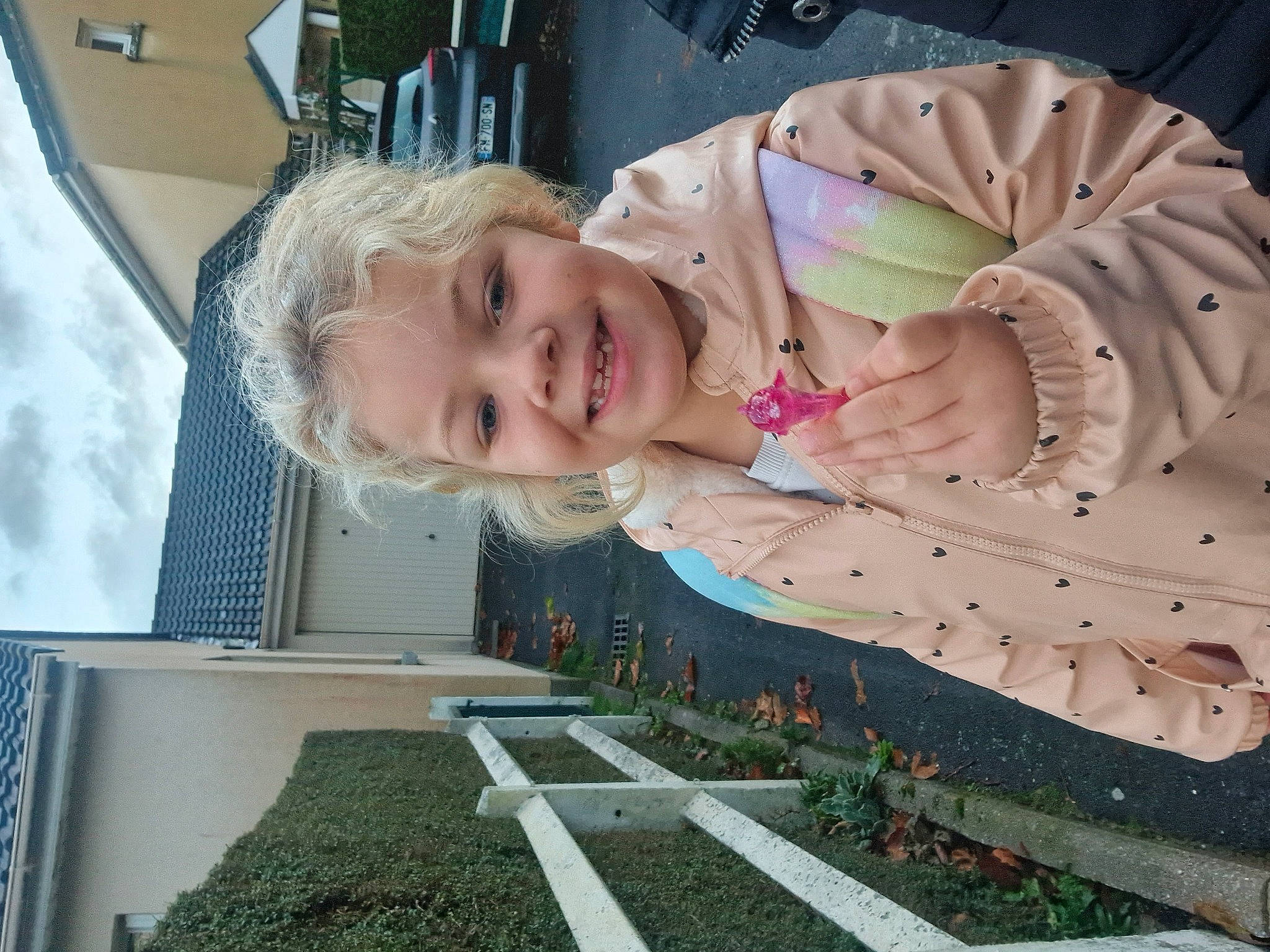 Lyana a rejoint le concours — aidez-le/la à gagner de superbes lots ! baby, baby_products, baby_toddler_clothing, child, cloud, eye, flooring, fun, grass, happy, joy, leisure, pattern, person, plant, play, sitting, sky, smile, toddler