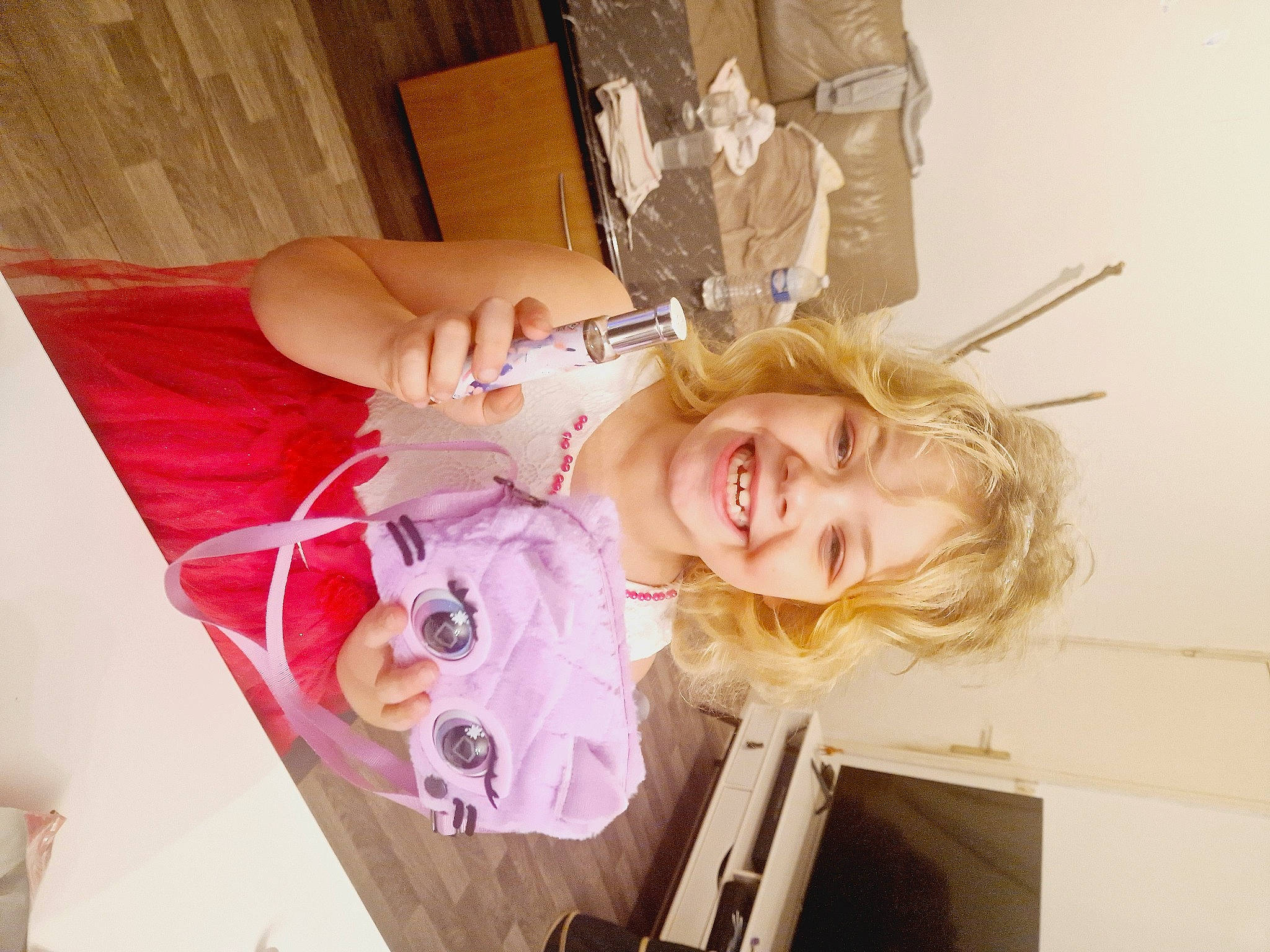 Lyana participe au concours pour gagner de l'argent avec cette photo : child, comfort, eyelash, fun, happy, joy, magenta, person, room, skin, smile, toddler, window