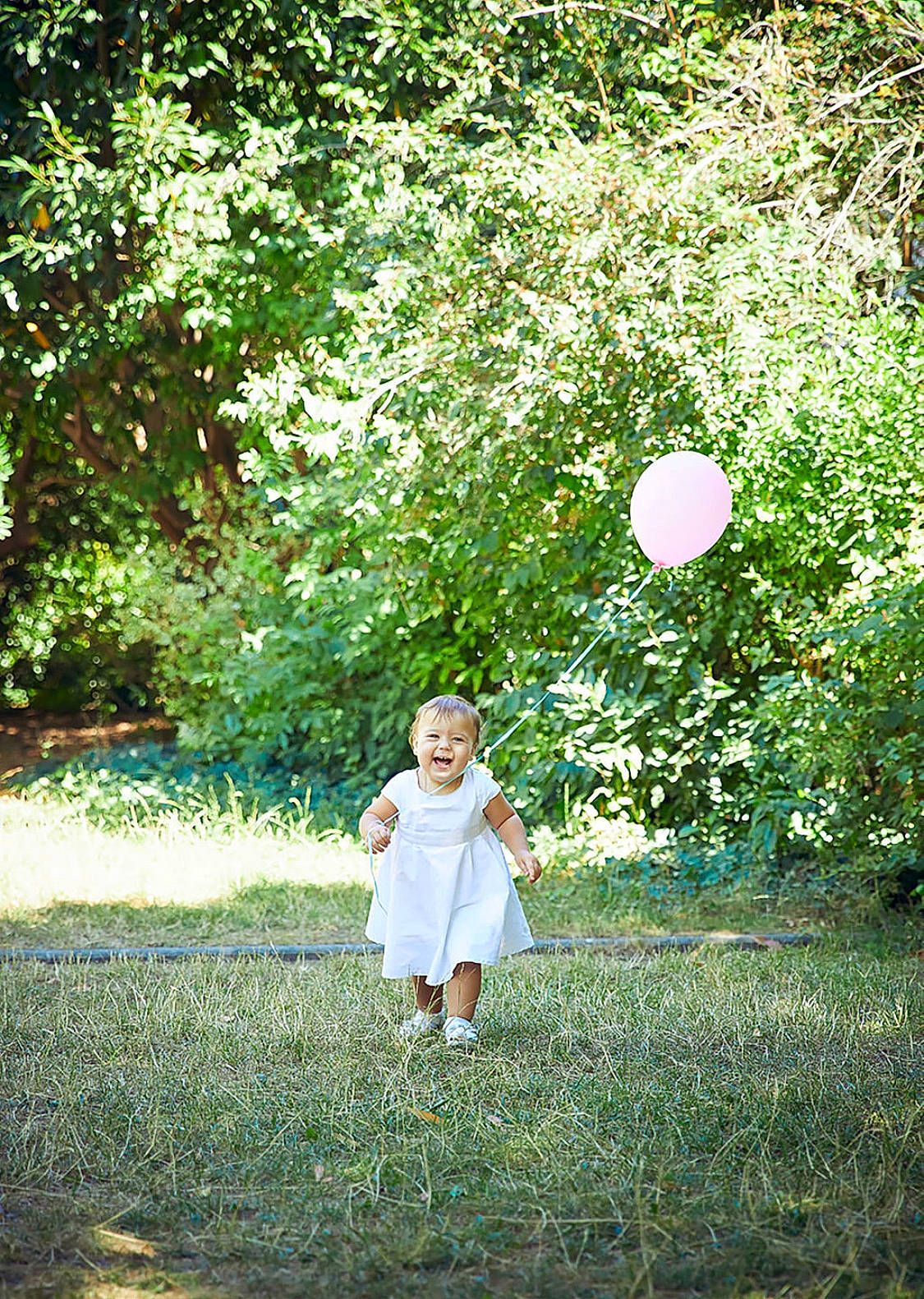 Nicoleta a rejoint le concours — aidez-le/la à gagner de superbes lots ! child, dress, grass, green, leaf, people_in_nature, person, photograph, photography, plant, portrait_photography, spring, summer, sunlight, toddler, tree, wildflower