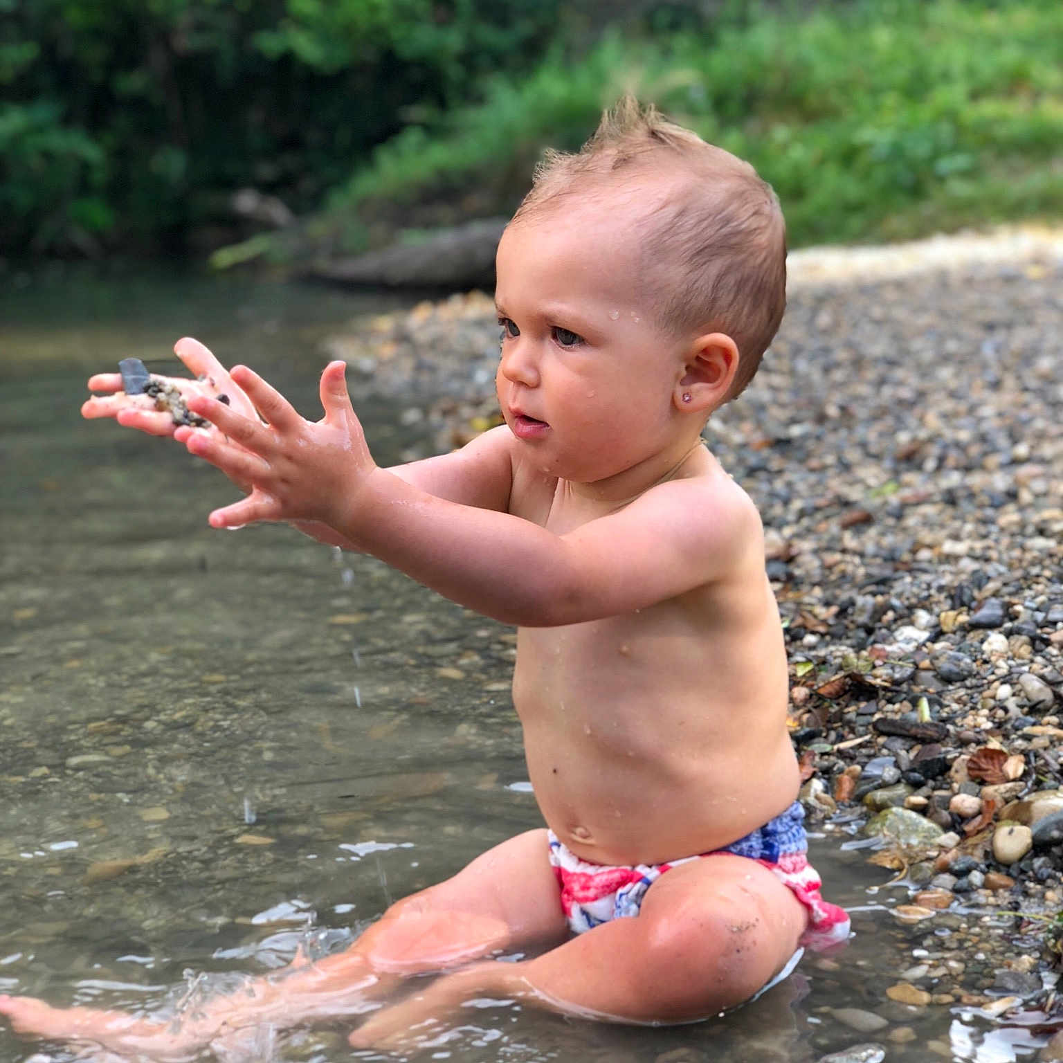 Kayla participe au concours pour gagner de l'argent avec cette photo : barefoot, bathing, child, fun, leisure, muscle, person, play, recreation, river, stream, summer, thumb, toddler, vacation, water