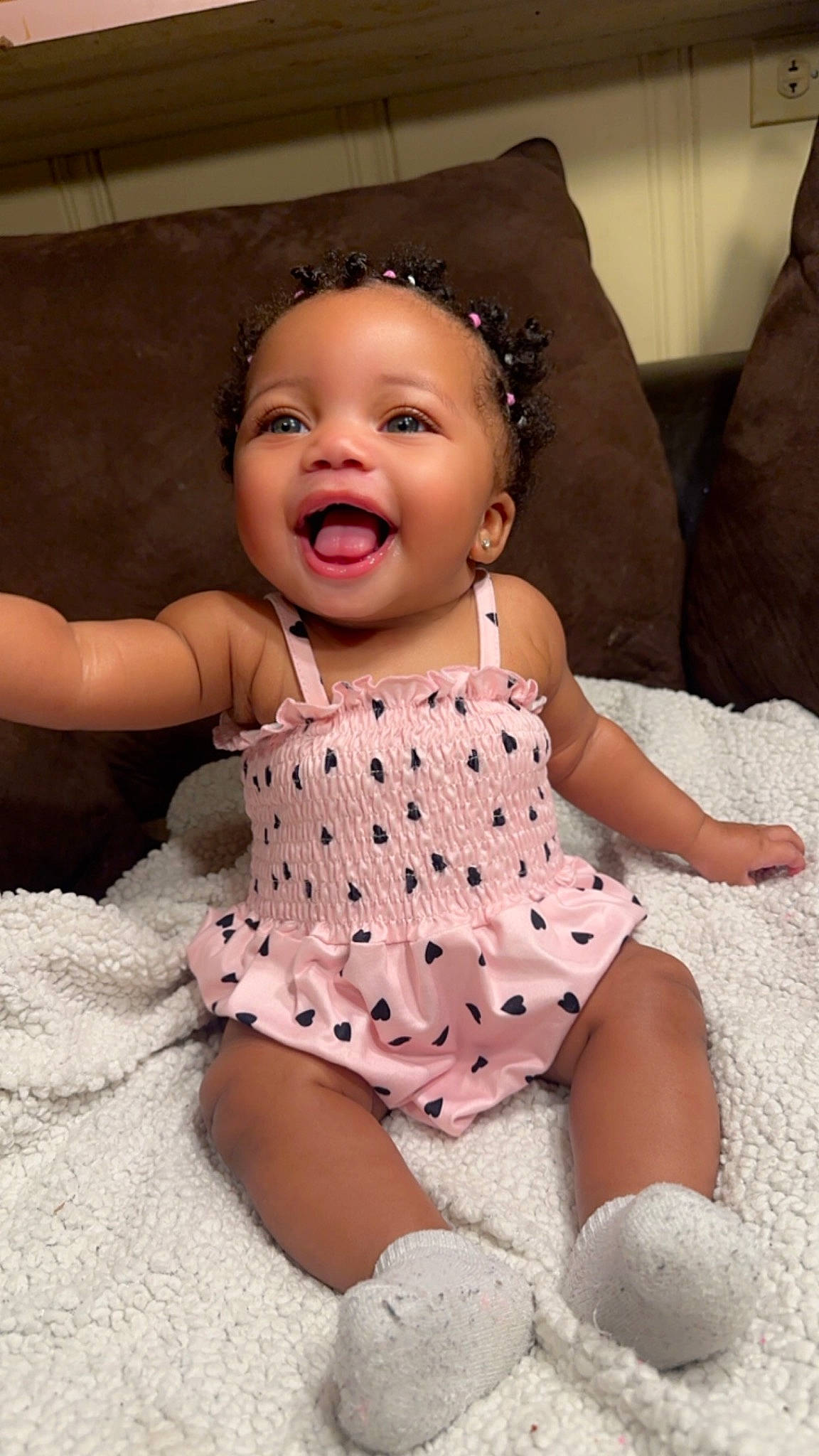 Azia is registered to the contest to win money with this photo: baby, baby_toddler_clothing, cheek, child, comfort, face, finger, foot, fun, happy, head, human_body, pattern, person, pink, skin, sleeve, smile, textile, thigh