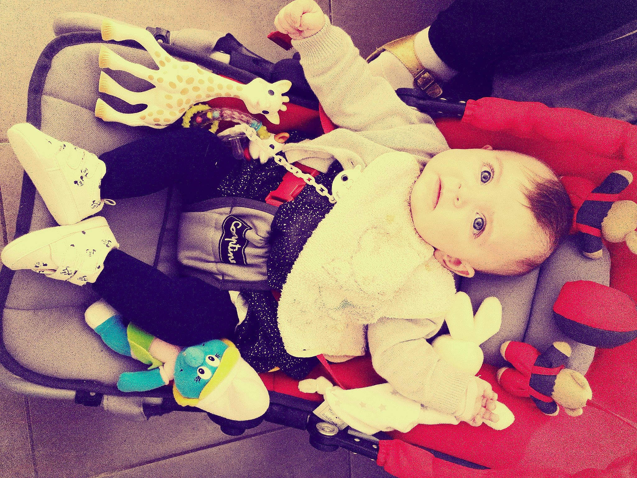 Alina participe au concours pour gagner de l'argent avec cette photo : child, cool, fictional_character, happy, leg, person, photography, pink, play, product, selfie, smile, snapshot, square, stuffed_toy, toddler, toy, yellow