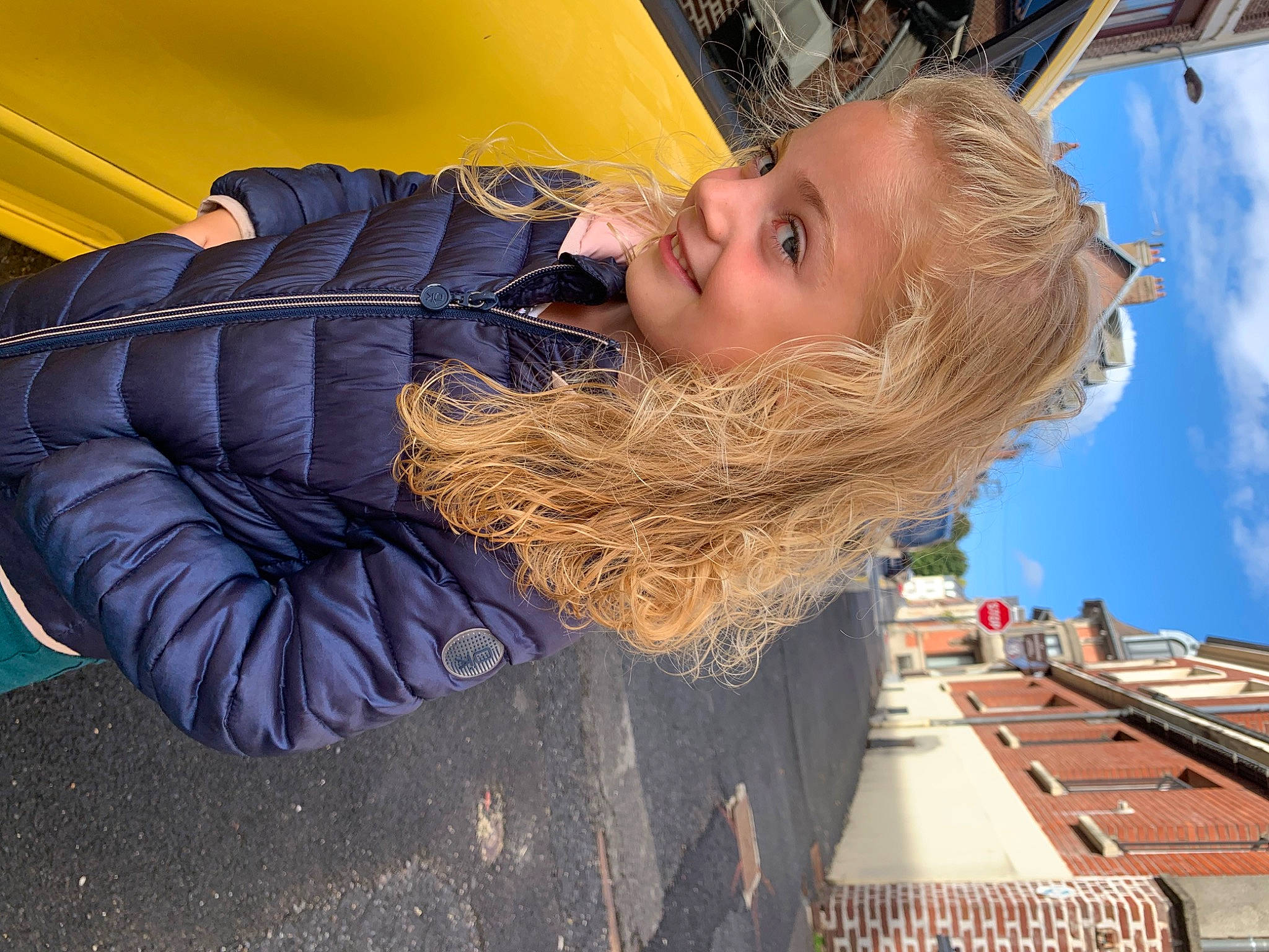 Nina a rejoint le concours — aidez-le/la à gagner de superbes lots ! beard, child, city, cloud, electric_blue, fun, fur, grass, happy, joy, leisure, person, recreation, sky, smile, toddler, travel, tree, wood