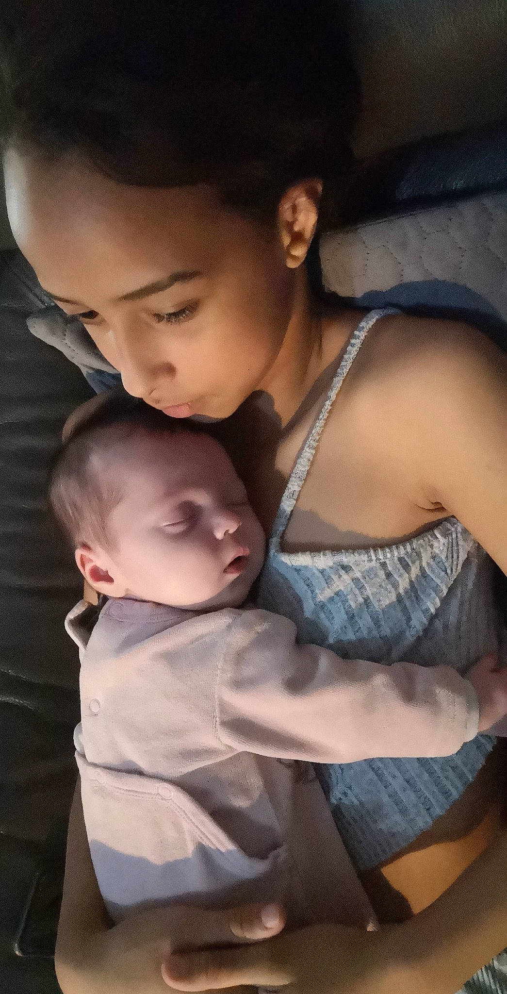 Keliah participe au concours pour gagner de l'argent avec cette photo : arm, baby, black_hair, cheek, chin, comfort, dress, fashion, flash_photography, fun, gesture, hair, happy, interaction, lip, muscle, nose, person, plant, shoulder