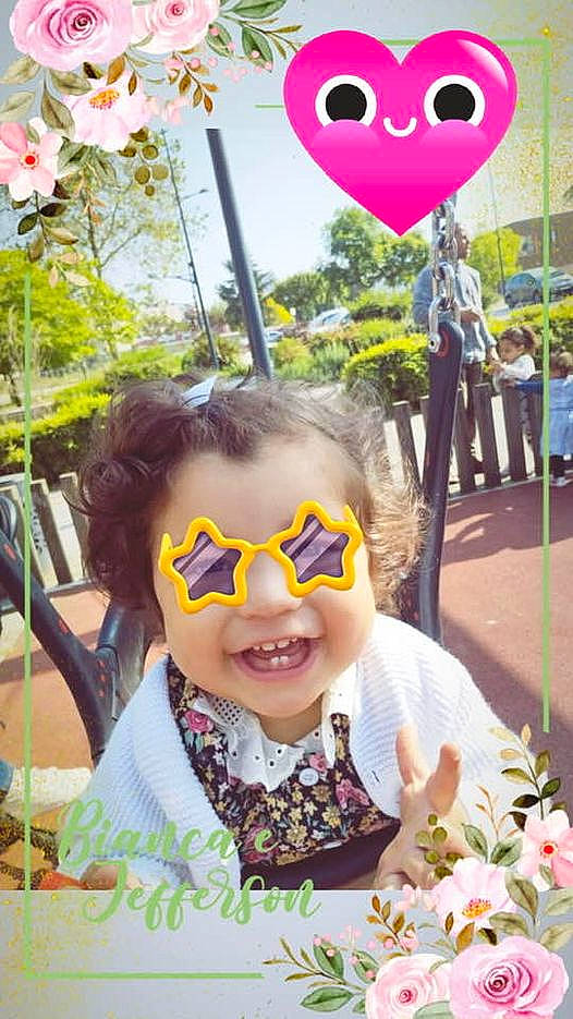 Aelis a rejoint le concours — aidez-le/la à gagner de superbes lots ! community, cool, daytime, eyewear, fun, glasses, goggles, green, happy, joy, leaf, morning, orange, person, photograph, plant, public_space, sky, smile, vision_care