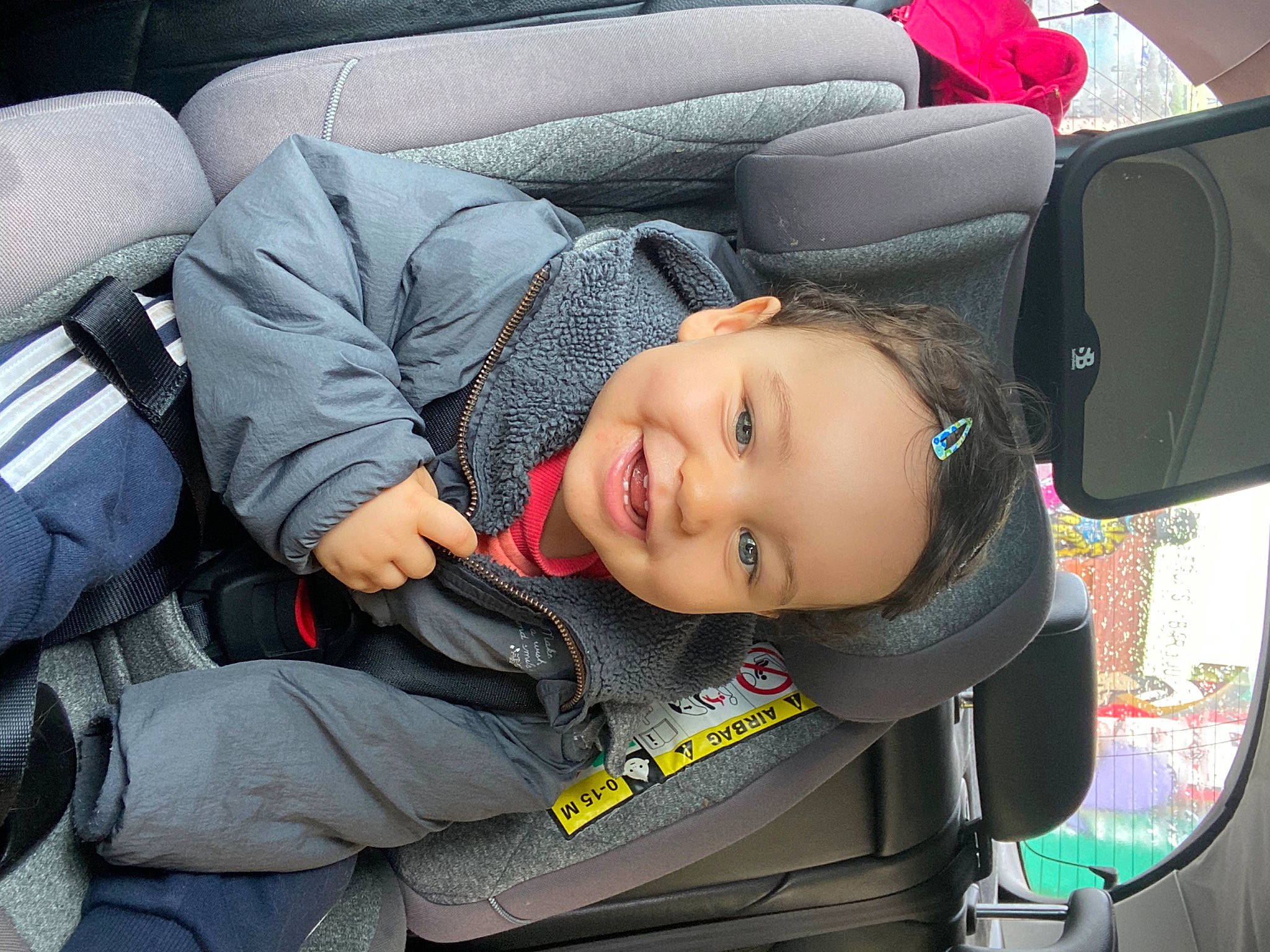 Carla Ines a rejoint le concours — aidez-le/la à gagner de superbes lots ! auto_part, automotive_design, automotive_exterior, car_seat, car_seat_cover, child, comfort, face, family_car, head_restraint, joy, luxury_vehicle, mode_of_transport, motor_vehicle, passenger, person, product, smile, toddler, travel