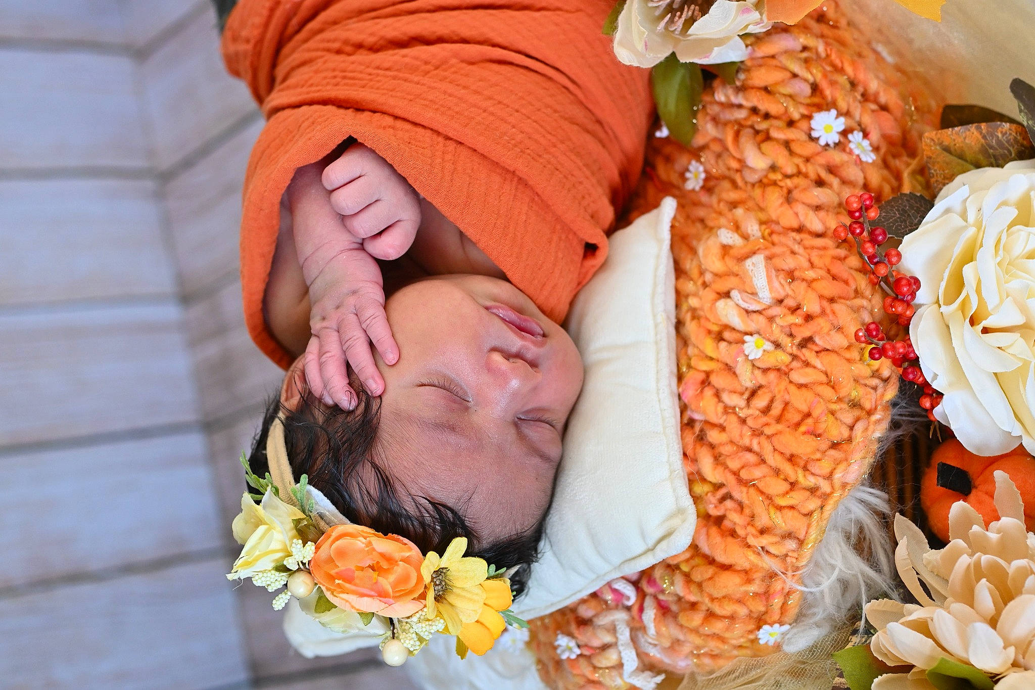 Luna is registered to the contest to win money with this photo: bouquet, comfort, cut_flowers, event, floral_design, floristry, flower, flower_arranging, happy, hybrid_tea_rose, orange, peach, people_in_nature, person, petal, plant, rose, rose_family, rose_order, wedding_ceremony_supply