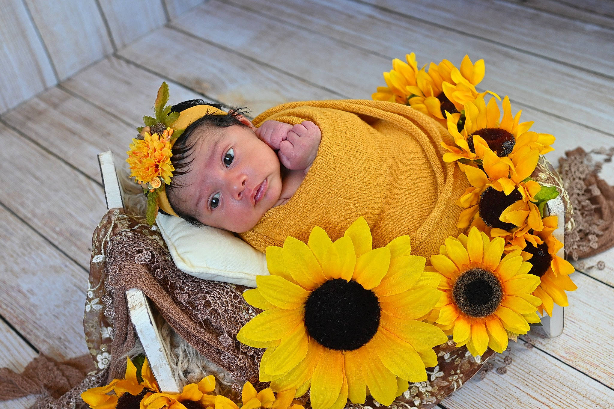 Luna is registered to the contest to win money with this photo: baby, baby_toddler_clothing, bouquet, child, cut_flowers, event, face, flower, flower_arranging, happy, hat, headband, headgear, headpiece, headwear, orange, person, petal, plant, rose