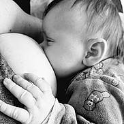 Callie a rejoint le concours — aidez-le/la à gagner de superbes lots ! baby, breastfeeding, black_and_white, close_up, infant, hand, skin, mother, nurturing, peaceful, face, cuddle, love, sleepy, soft, portrait, child, newborn, clothing, intimacy