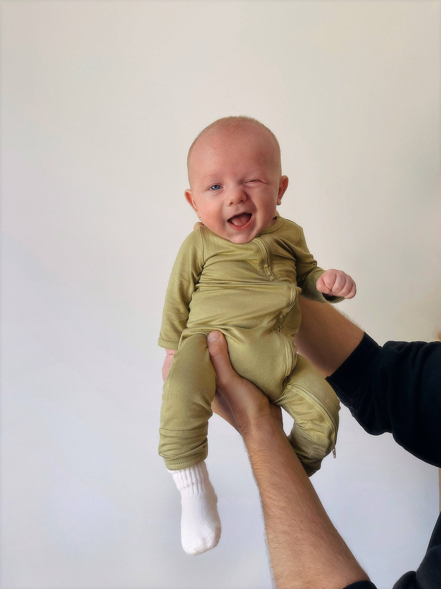 Bishop is registered to the contest to win money with this photo: abdomen, baby, baby_toddler_clothing, comfort, elbow, finger, flash_photography, gesture, happy, head, human_leg, joint, knee, person, sleeve, smile, stomach, t_shirt, thumb, toddler