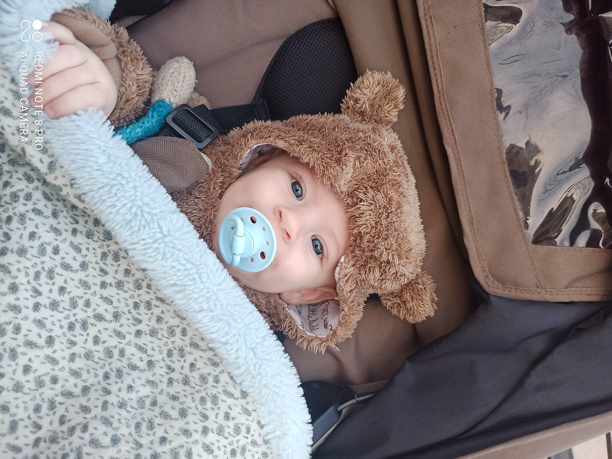 Milann a rejoint le concours — aidez-le/la à gagner de superbes lots ! baby, baby_products, baby_sleeping, baby_toddler_clothing, car_seat, cheek, child, comfort, doll, eye, eyelash, fur, headgear, headwear, knit_cap, linens, pattern, person, skin, toy