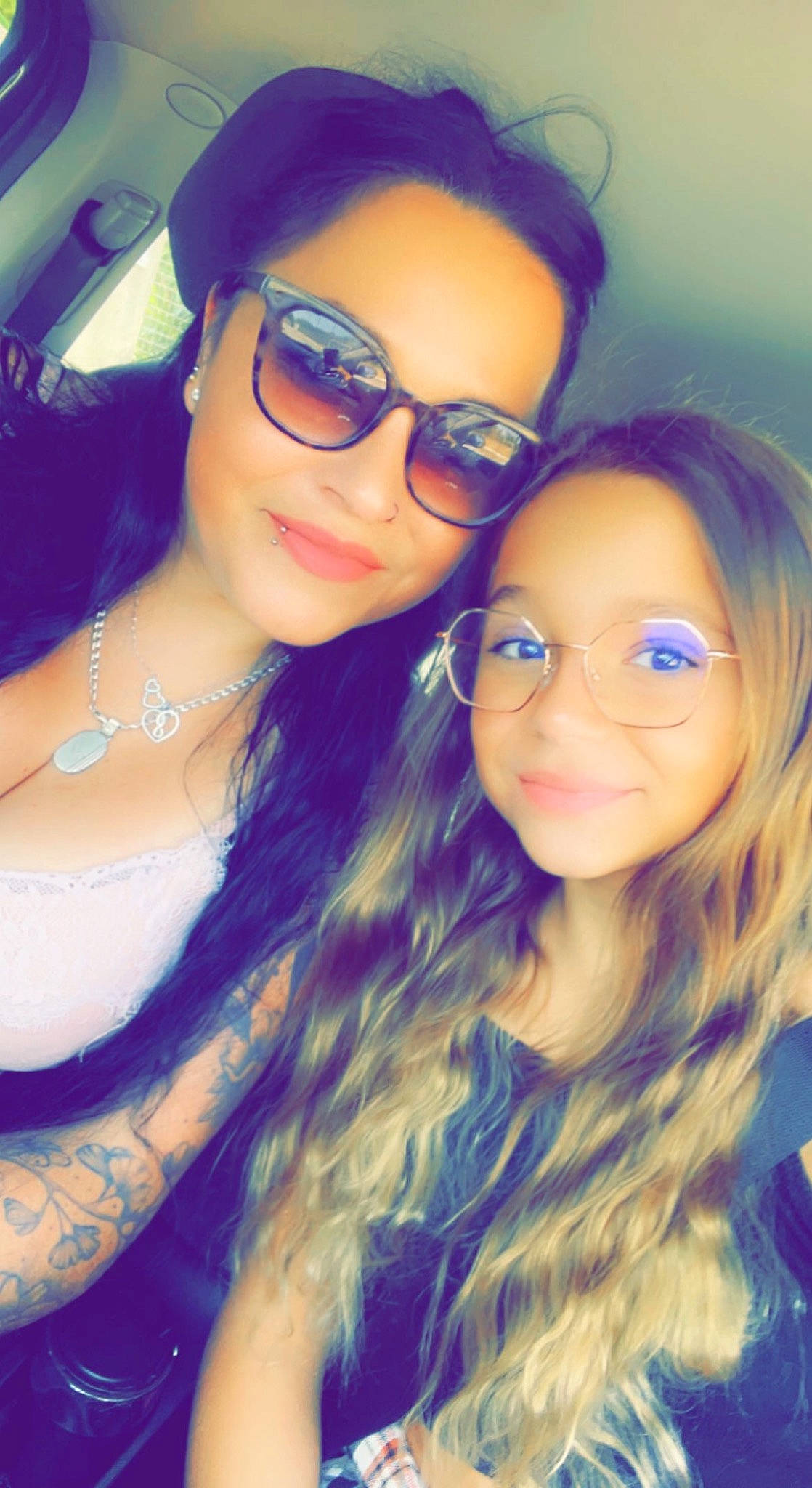 Mélyna a rejoint le concours — aidez-le/la à gagner de superbes lots ! blue, chin, cool, eyebrow, eyelash, eyewear, face, flash_photography, glasses, goggles, happy, jaw, joy, lip, mouth, nose, person, purple, skin, smile