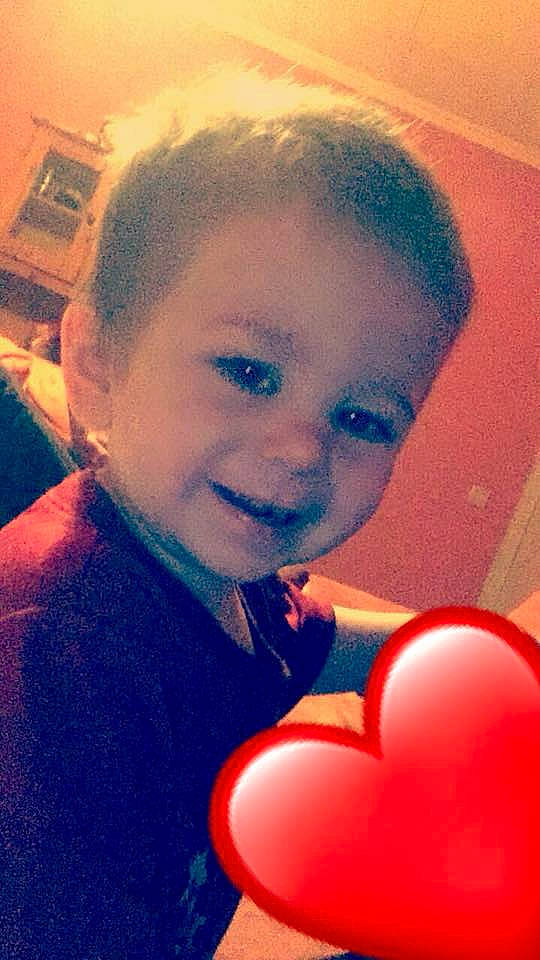 Tymeo participe au concours pour gagner de l'argent avec cette photo : blue, cheek, child, chin, emotion, eye, eyebrow, face, forehead, hairstyle, head, human_hair_color, joy, lip, mouth, nose, organ, person, red, selfie