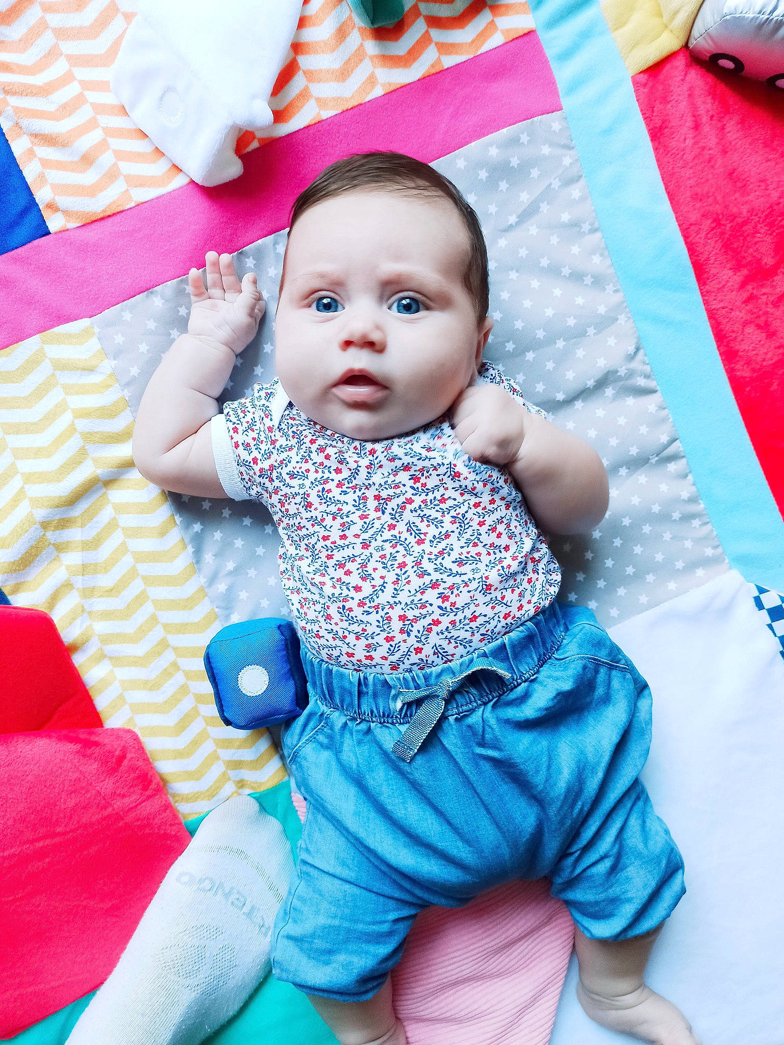 Jelena participe au concours pour gagner de l'argent avec cette photo : baby, baby_products, baby_toddler_clothing, cheek, child, electric_blue, fun, happy, leisure, linens, magenta, pattern, person, pink, product, purple, sitting, skin, sleeve, textile