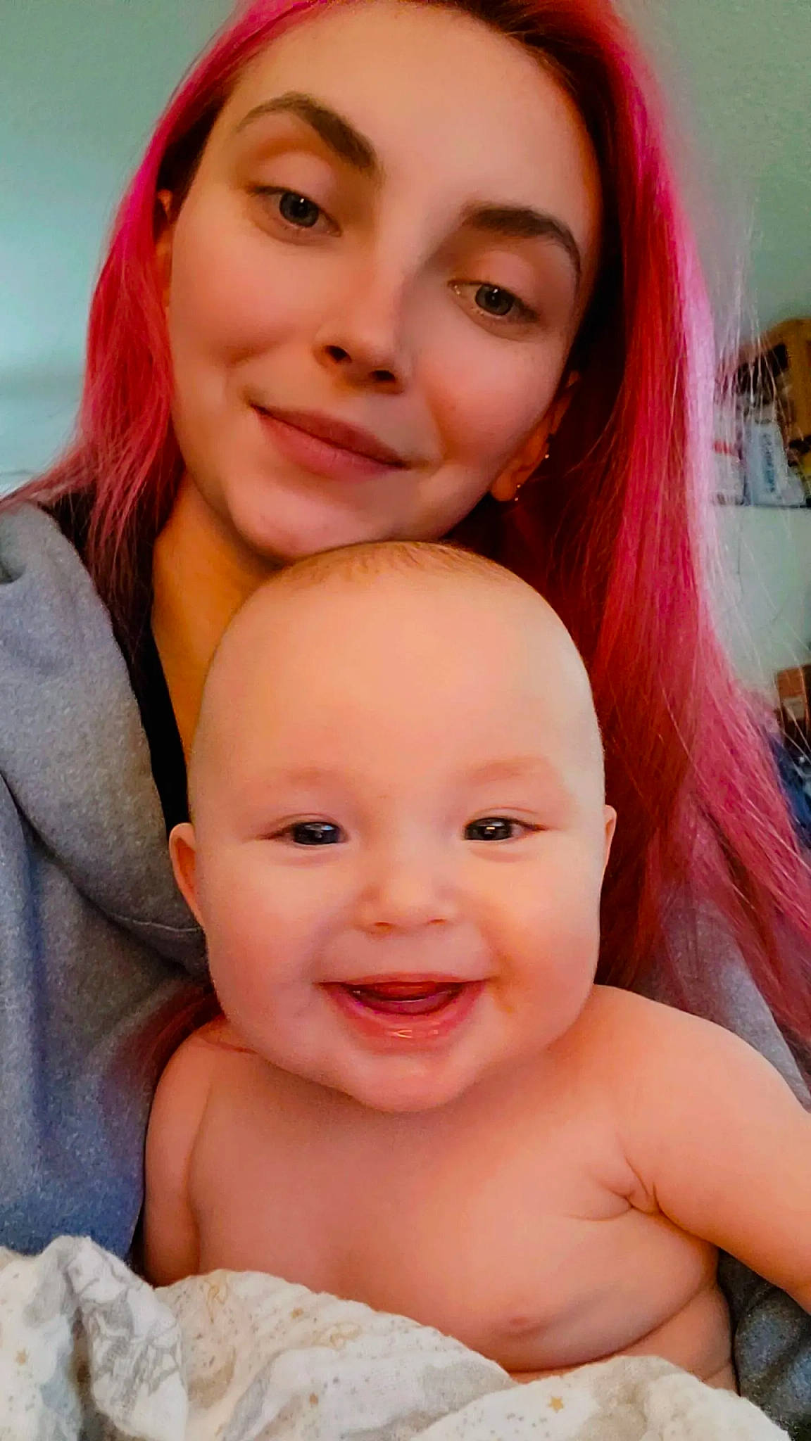 Emma is registered to the contest to win money with this photo: blue, cheek, chin, eye, eyebrow, face, facial_expression, forehead, hair, hairstyle, head, joy, lip, mouth, muscle, nose, organ, person, photograph, product