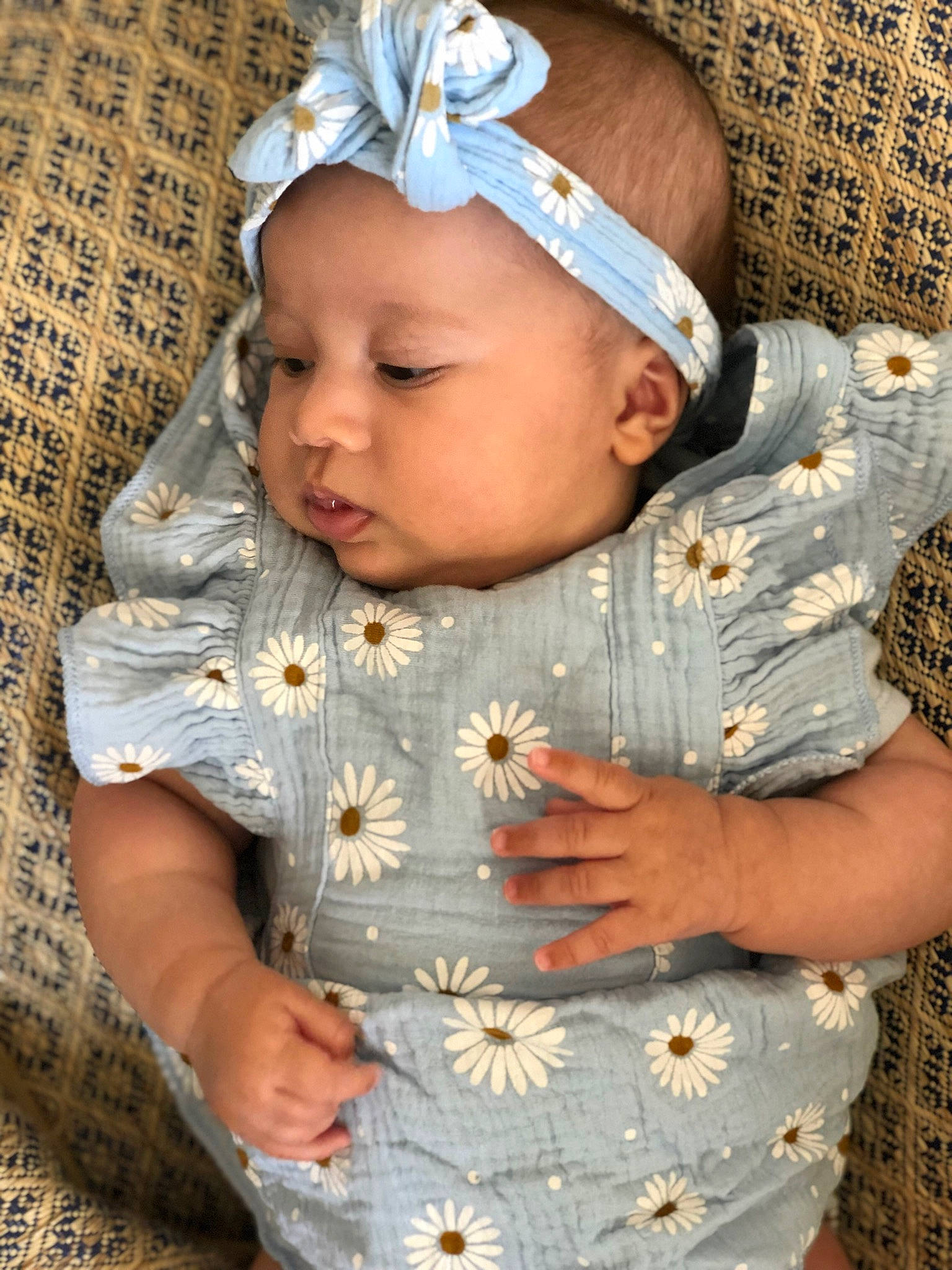 Lesya a rejoint le concours — aidez-le/la à gagner de superbes lots ! baby, baby_toddler_clothing, cap, cheek, chin, eye, face, facial_expression, hairstyle, head, headwear, human_body, leaf, lip, nose, organ, outerwear, person, skin, sleeve