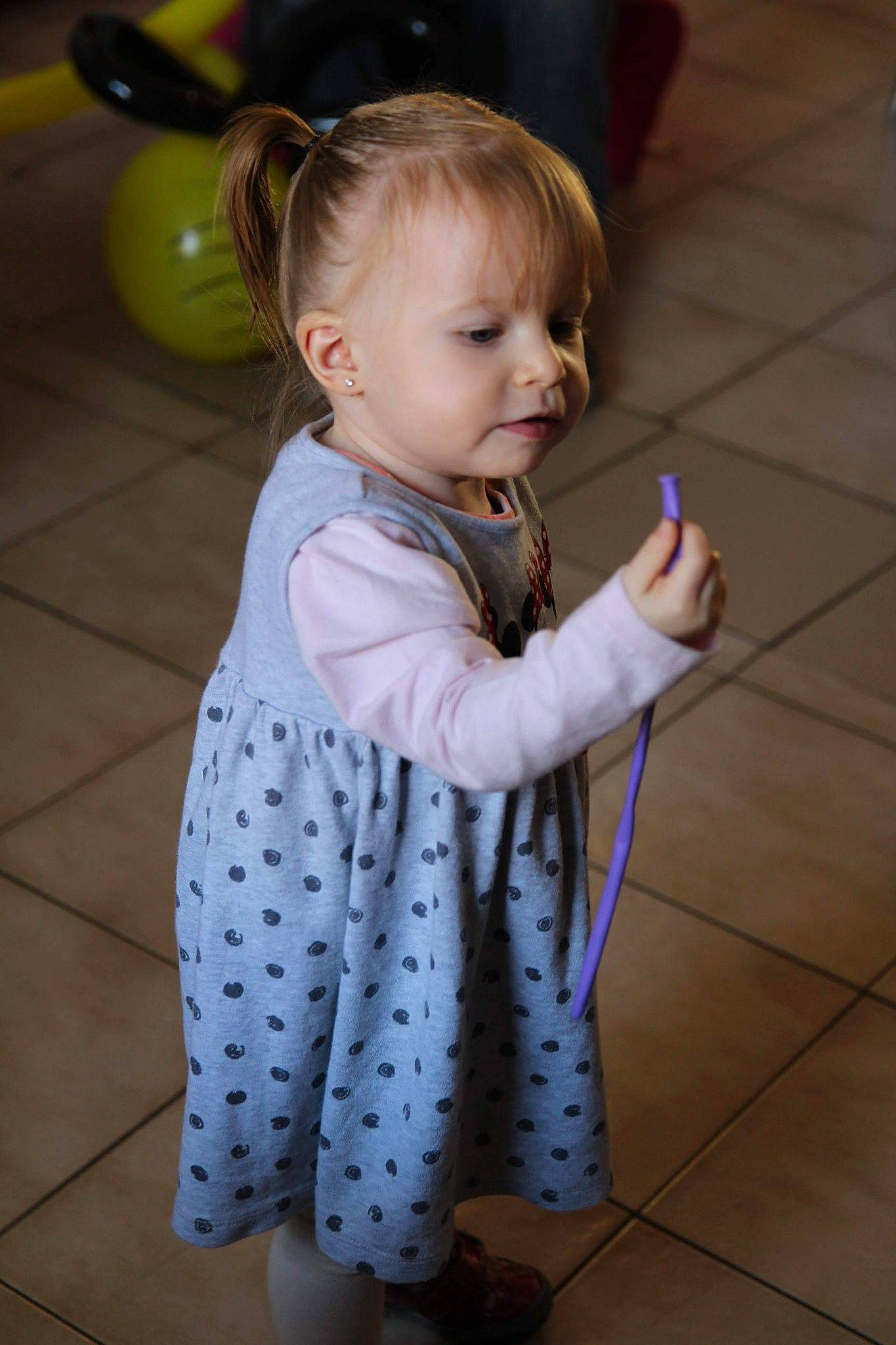 Eleanor participe au concours pour gagner de l'argent avec cette photo : baby, cheek, child, ear, outerwear, person, play, skin, smile, toddler