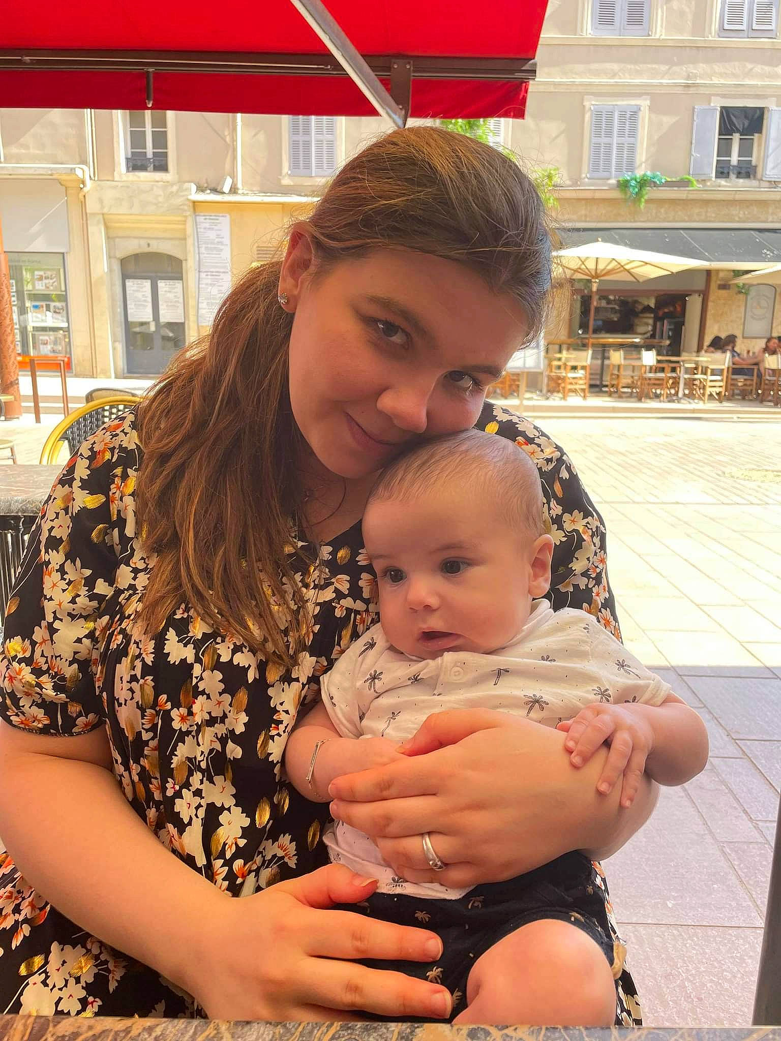 Yacine a rejoint le concours — aidez-le/la à gagner de superbes lots ! baby, baby_toddler_clothing, building, cheek, child, event, fun, gesture, hairstyle, happy, interaction, jewellery, joy, people, person, photograph, sitting, skin, smile, summer