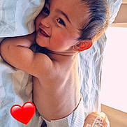 Djakson participe au concours pour gagner de l'argent avec cette photo : baby, bed, blanket, child, cozy, cute, diaper, expression, face, hair, happy, heart_emoji, indoor, infant, lying_down, package, person, skin, smile, soft_light