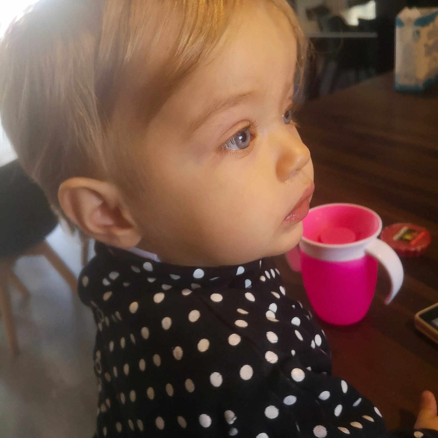 Zoé participe au concours pour gagner de l'argent avec cette photo : cheek, child, chin, design, ear, face, forehead, girl, hair, hair_coloring, hairstyle, head, human_hair_color, infant, neck, nose, pattern, person, pink, skin