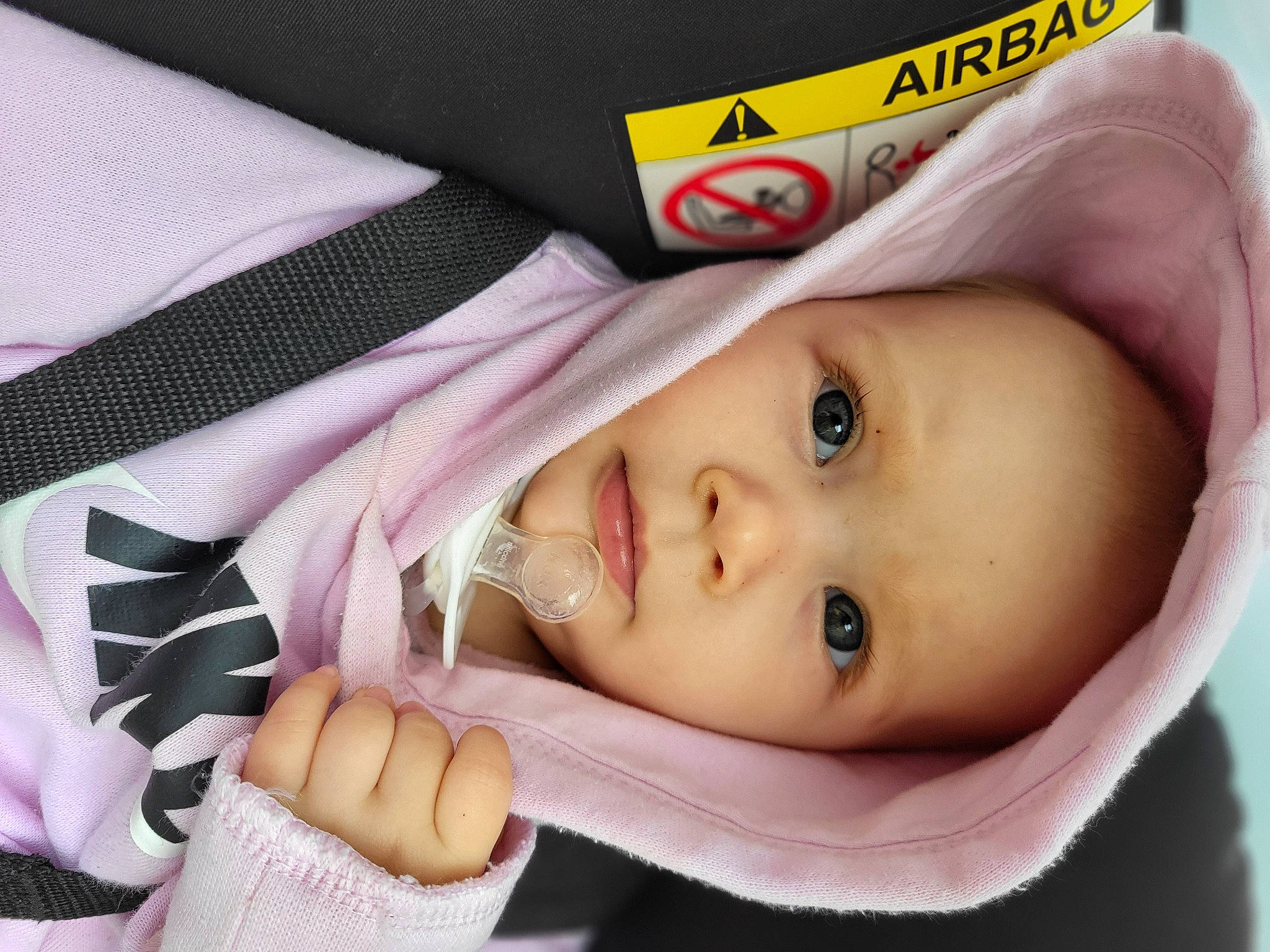 Djena participe au concours pour gagner de l'argent avec cette photo : baby, cheek, child, comfort, eye, eyebrow, eyelash, fashion_accessory, finger, gesture, happy, linens, lip, nail, nose, person, portrait_photography, sleeve, textile, thumb