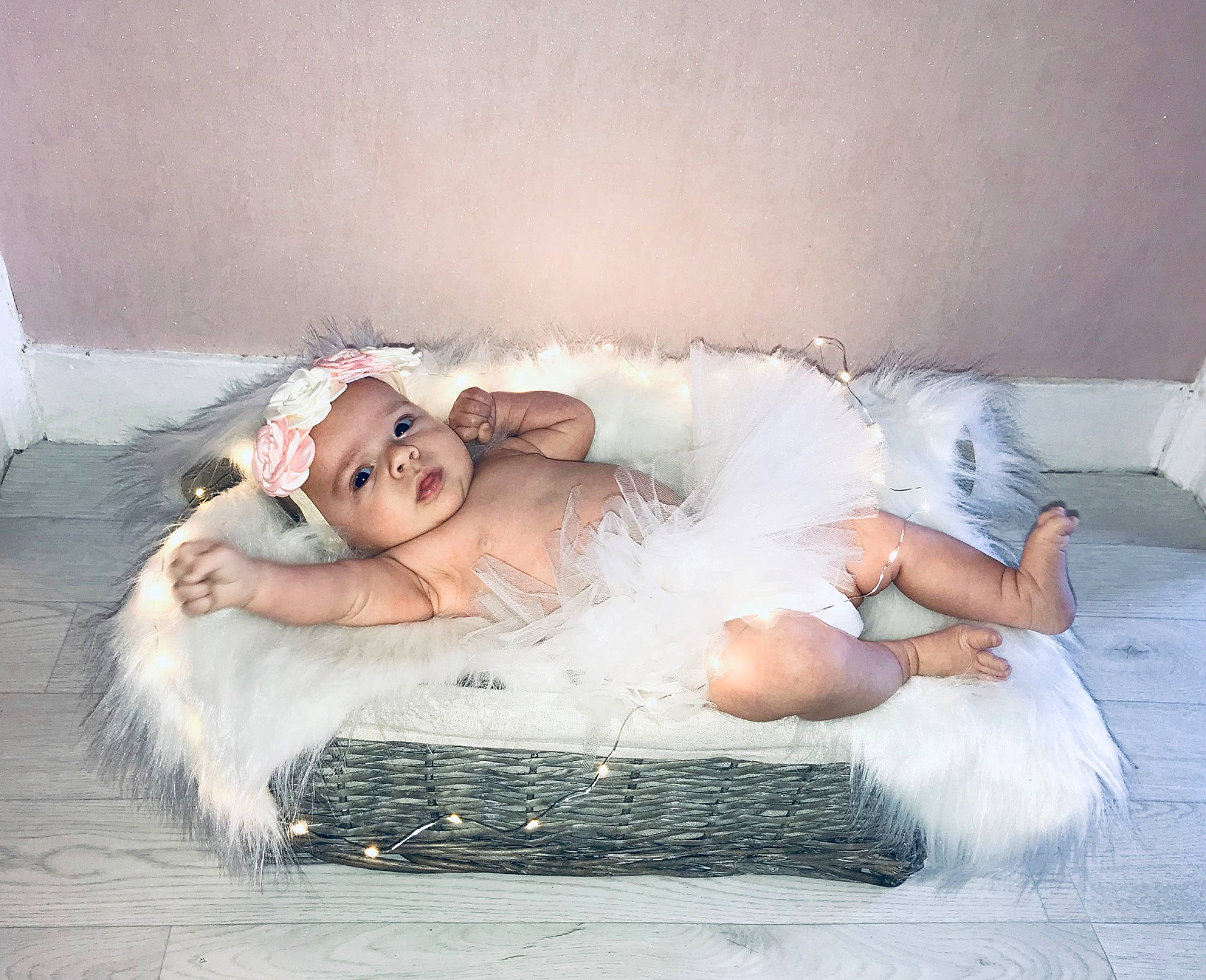 Niaa participe au concours pour gagner de l'argent avec cette photo : arm, barefoot, black_hair, bridal_accessory, bridal_clothing, bride, comfort, dress, flash_photography, flooring, gown, hand, happy, headgear, headpiece, headwear, human_body, leg, person, shoulder