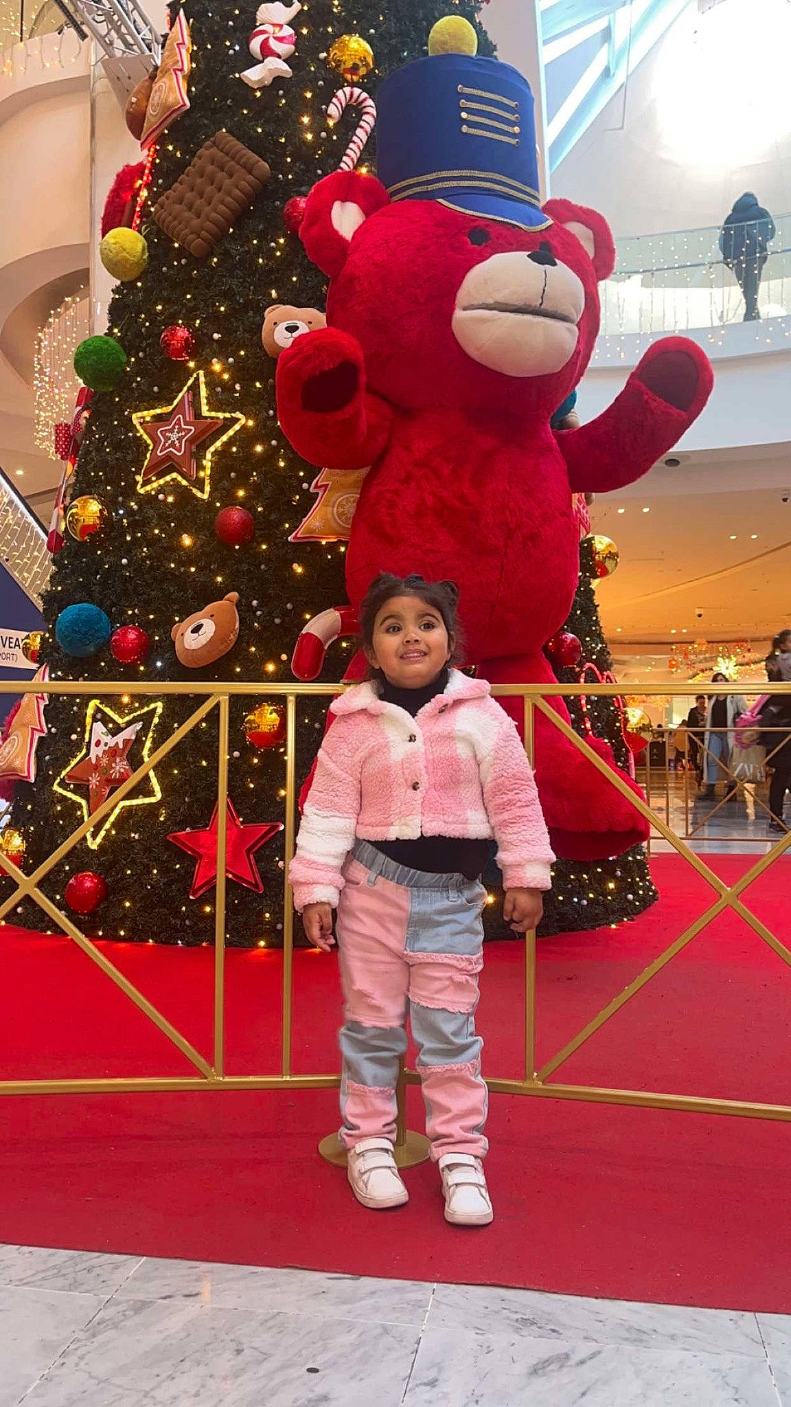 Aliya participe au concours pour gagner de l'argent avec cette photo : beauty, christmas, christmas_decoration, christmas_ornament, christmas_tree, event, flooring, fun, happy, holiday, joy, leisure, mammal, person, photograph, pink, recreation, red, snapshot, standing