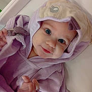 Ella a rejoint le concours — aidez-le/la à gagner de superbes lots ! baby, blue_eyes, child, closeup, clothing, cute, expression, face, hand, headwear, hooded_towel, indoors, infant, person, portrait, purple, skin, smile, soft_texture, young