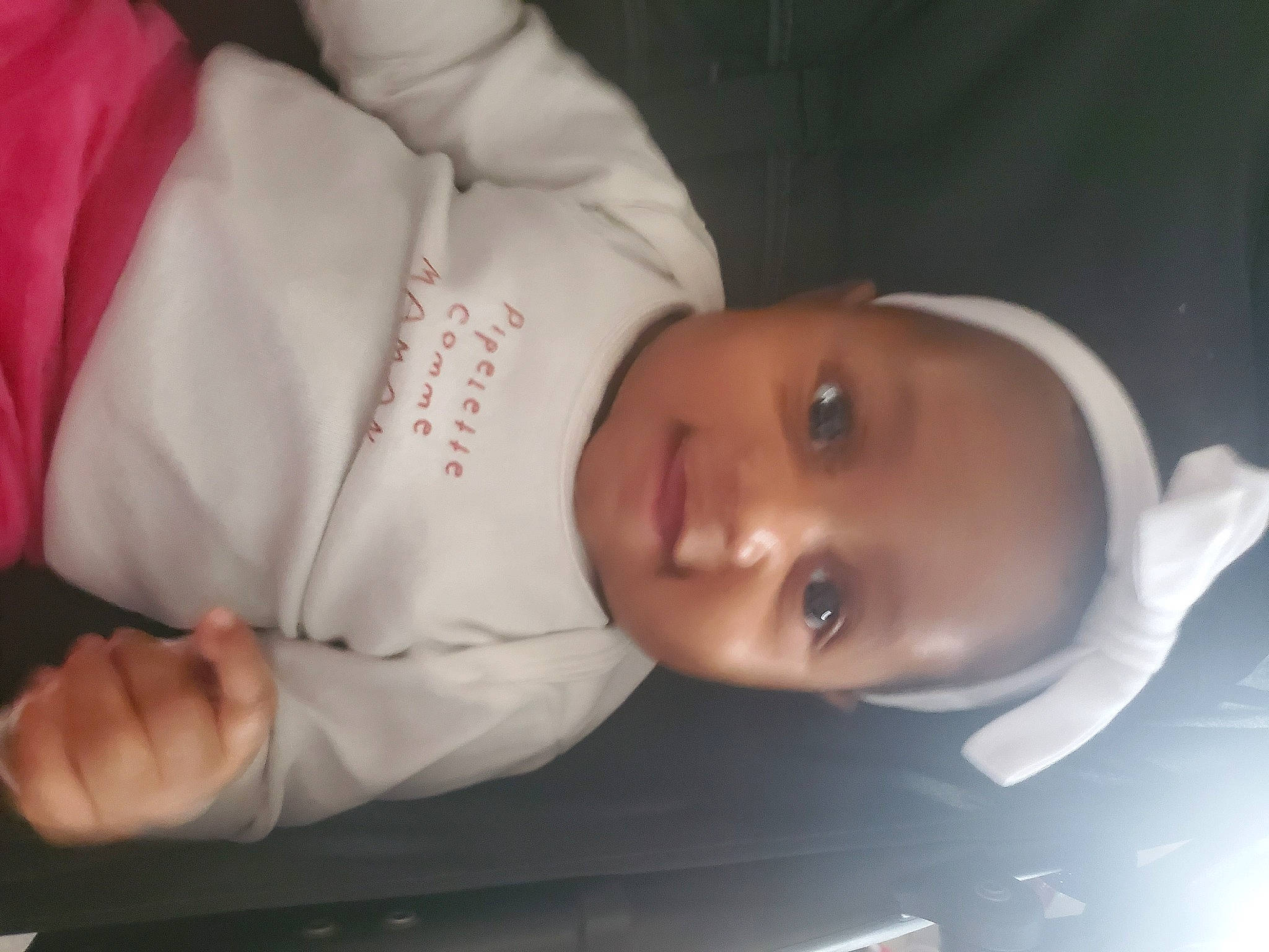 Tessia a rejoint le concours — aidez-le/la à gagner de superbes lots ! baby, baby_products, baby_toddler_clothing, beauty, cheek, child, chin, comfort, eyebrow, finger, gesture, happy, joy, lip, mammal, mouth, nose, person, skin, sleeve