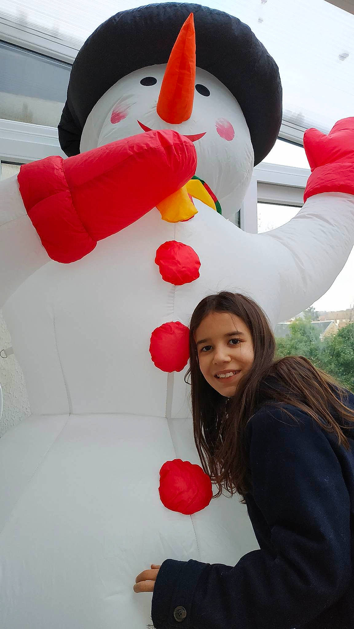 Alice participe au concours pour gagner de l'argent avec cette photo : _geese_and_swans, balloon, beauty, coquelicot, ducks, event, fun, gesture, happy, inflatable, joy, leisure, organ, party_supply, person, plant, recreation, red, sky, smile