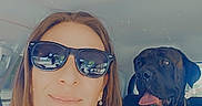 Véga a rejoint le concours — aidez-le/la à gagner de superbes lots ! black_dog, car, casual, collar, companion, dog, friendship, happy, indoor, leisure, pet, portrait, seatbelt, selfie, smile, summer, sunglasses, tongue_out, vehicle, woman