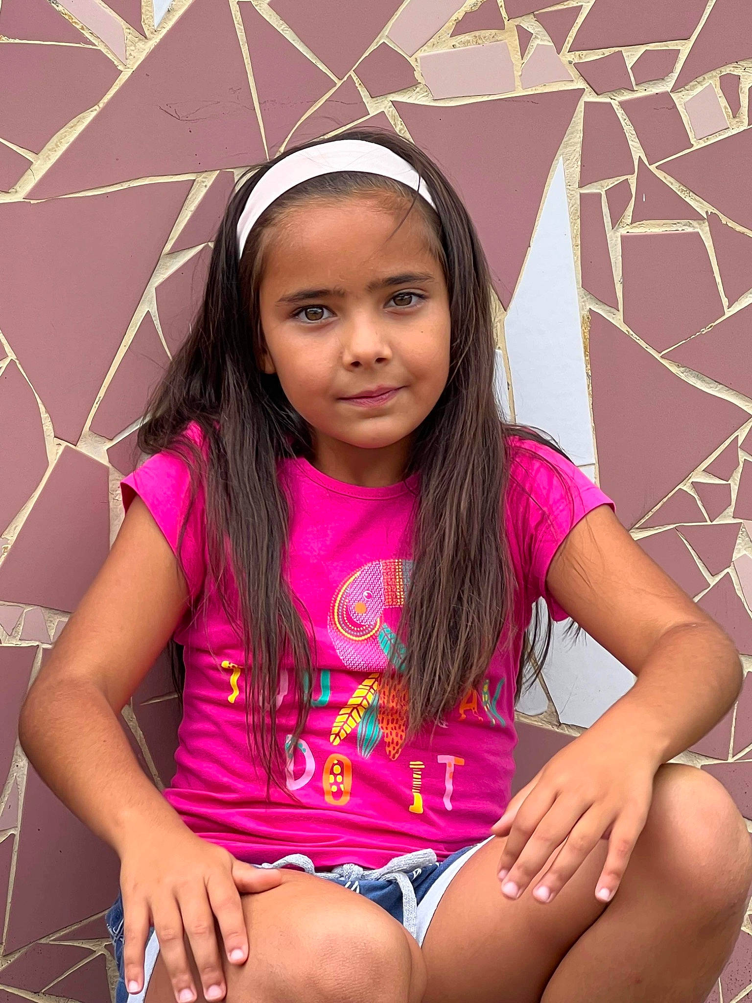 Priscilla participe au concours pour gagner de l'argent avec cette photo : cheek, chin, face, facial_expression, fashion, flash_photography, hair, hairstyle, happy, head, headwear, human_body, joint, lip, mouth, muscle, neck, person, pink, skin