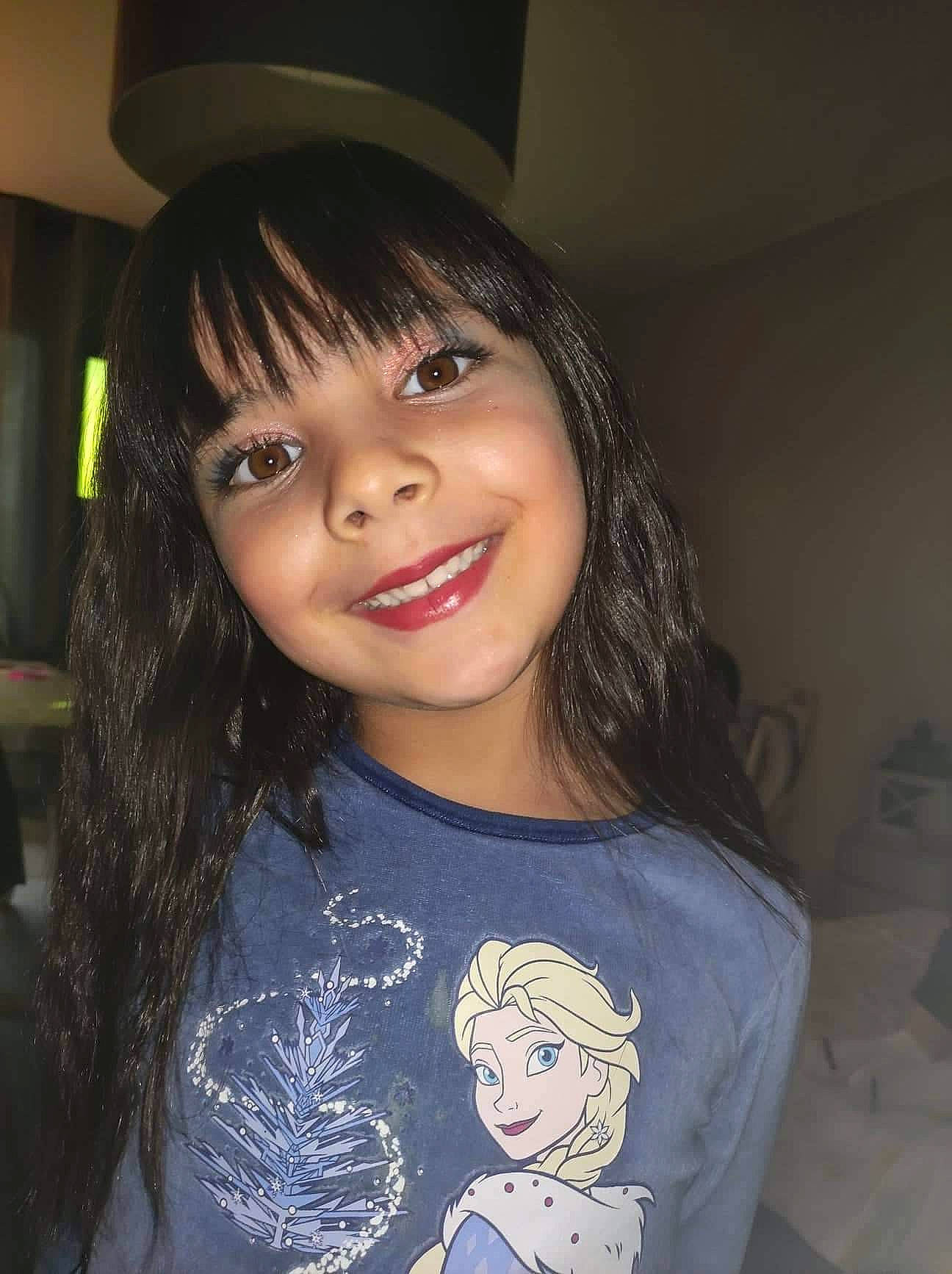 Priscilla a rejoint le concours — aidez-le/la à gagner de superbes lots ! cheek, chin, clothing, cool, eye, eyebrow, eyelash, face, flash_photography, forehead, happy, human_body, iris, jaw, joy, lip, nose, person, skin, sleeve