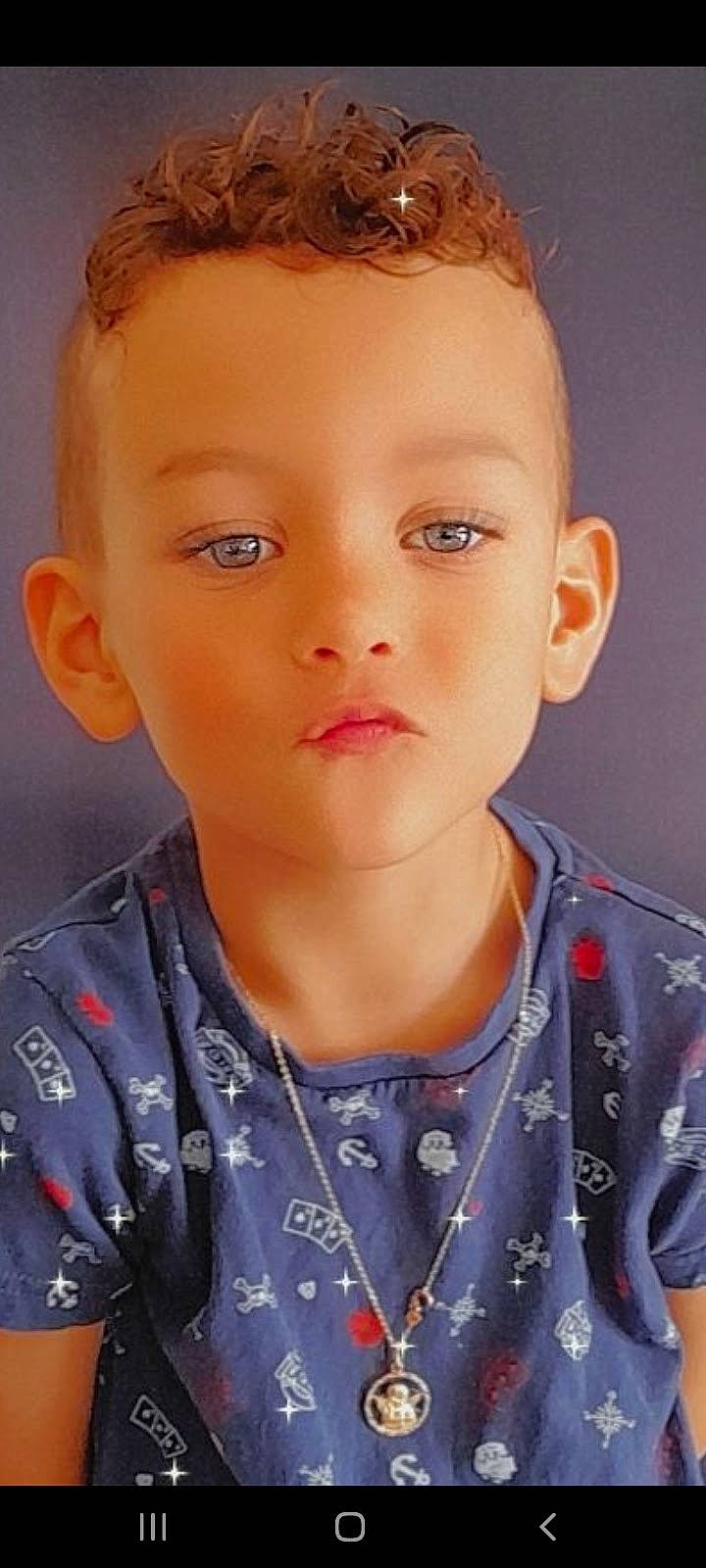 Nolan participe au concours pour gagner de l'argent avec cette photo : cheek, chin, cool, ear, eye, eyebrow, eyelash, face, forehead, hairstyle, iris, jaw, lip, mouth, neck, no_expression, nose, person, sleeve, t_shirt