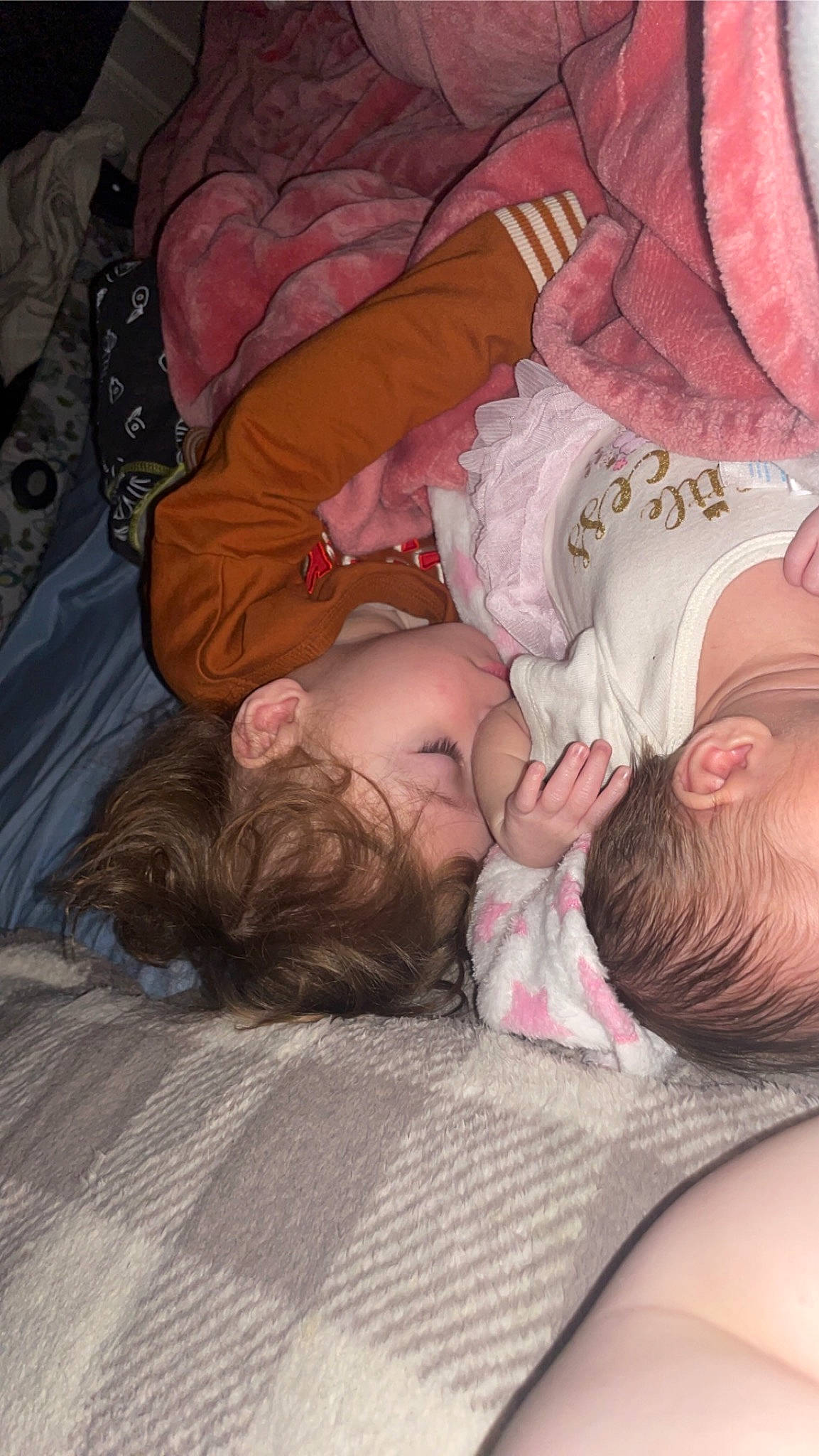 Thiago is registered to the contest to win money with this photo: abdomen, arm, bedtime, child, comfort, facial_expression, finger, fun, gesture, hair, happy, head, human_body, lap, leg, linens, mouth, person, room, textile