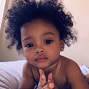 Aline participe au concours pour gagner de l'argent avec cette photo : baby, bed, child, closeup, curly_hair, cute, expression, face, hands, home, indoor, natural_light, peaceful, person, portrait, relaxed, skin, sleepwear, toddler, young_child