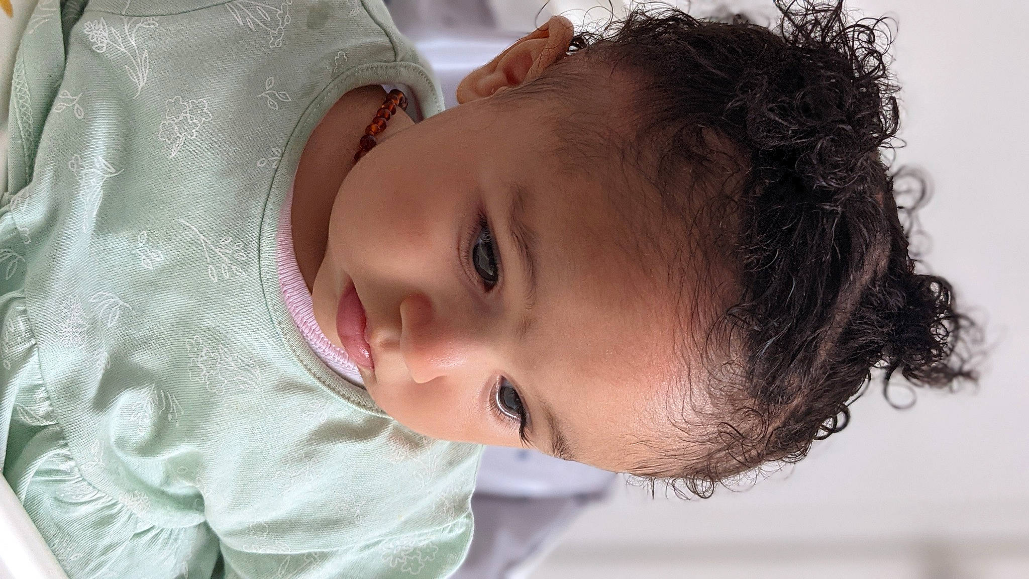 Aylee a rejoint le concours — aidez-le/la à gagner de superbes lots ! baby, cheek, chin, dress, eyebrow, eyelash, facial_expression, forehead, hair, hairstyle, happy, human, iris, lip, mouth, neck, nose, person, skin, sleeve