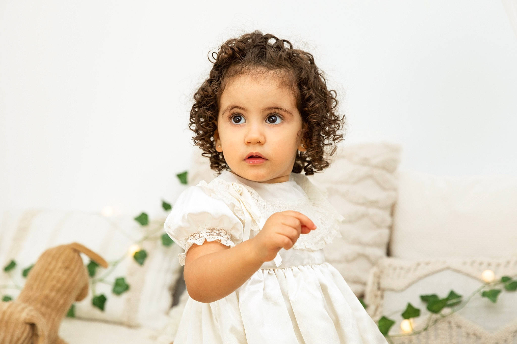 Mía a rejoint le concours — aidez-le/la à gagner de superbes lots ! baby, baby_toddler_clothing, cheek, child, day_dress, dress, embellishment, eyelash, facial_expression, fashion_design, flash_photography, fur, gesture, happy, headpiece, linens, lip, person, skin, sleeve