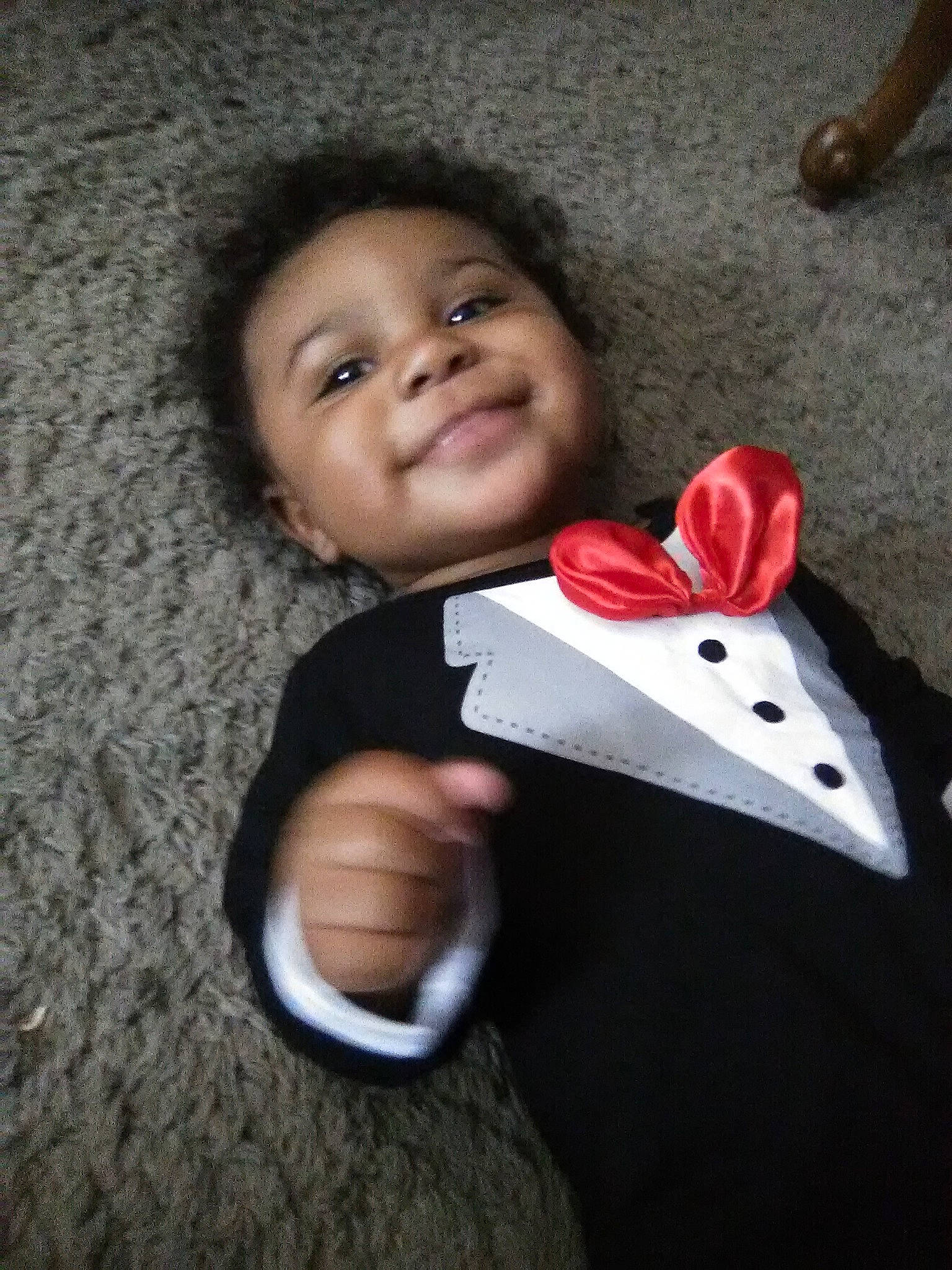 Finnic is registered to the contest to win money with this photo: child, ear, finger, person