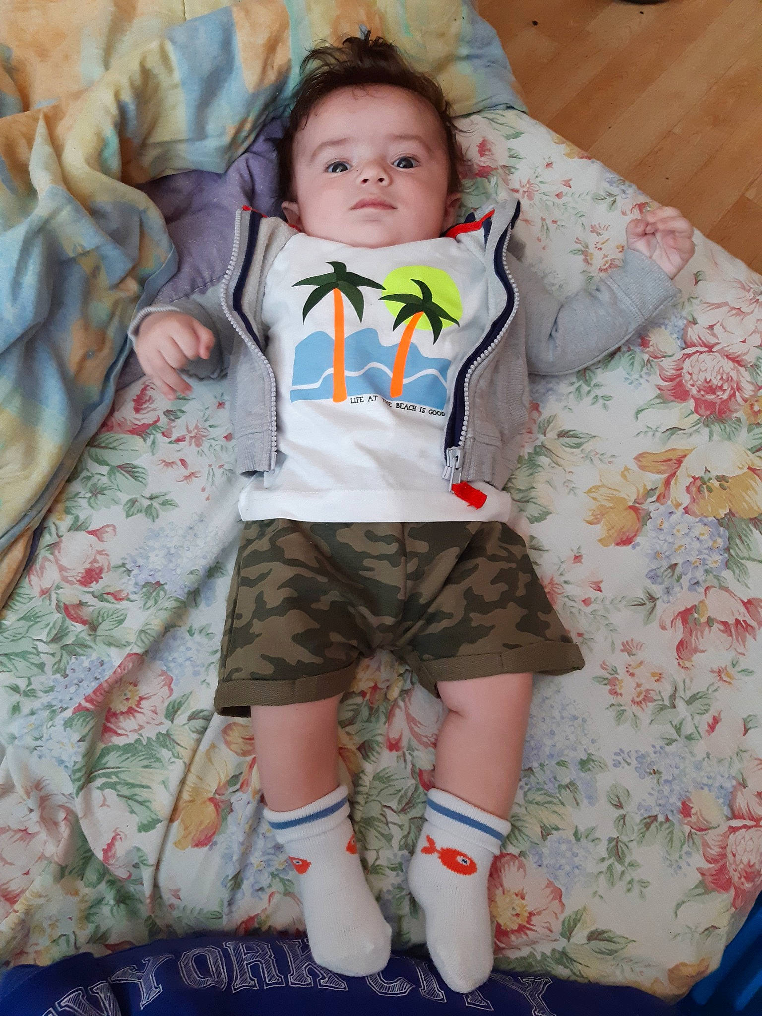 Djulyan a rejoint le concours — aidez-le/la à gagner de superbes lots ! baby, cheek, child, eye, human_leg, iris, knee, leg, pattern, person, product, skin, sleeve, smile, standing, textile, thigh, toddler