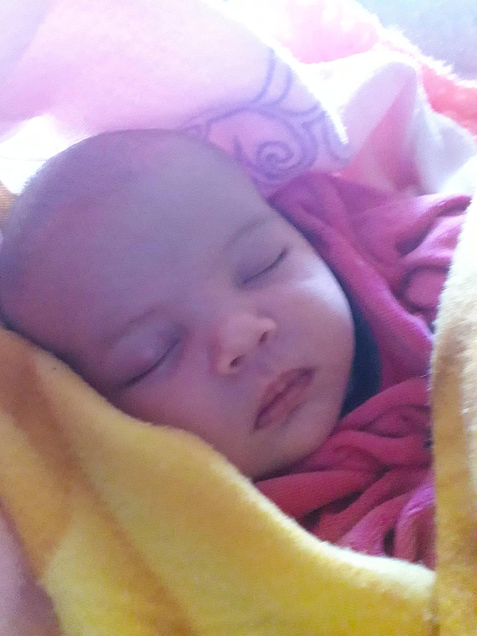 Mélynda a rejoint le concours — aidez-le/la à gagner de superbes lots ! baby, bedtime, cheek, close_up, comfort, eye, eyebrow, face, finger, happy, head, linens, lip, nose, person, pink, purple, skin, textile, thumb