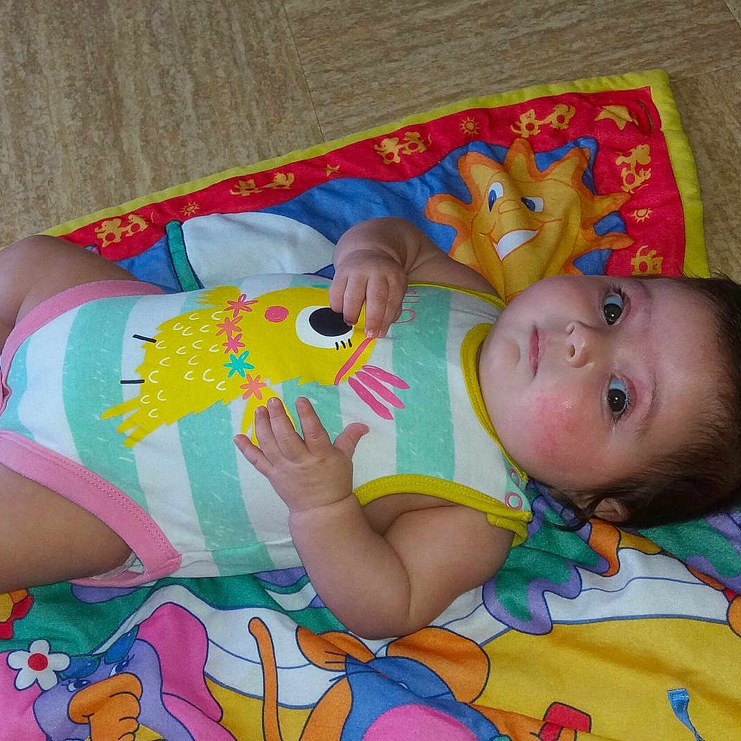 Tesnim a rejoint le concours — aidez-le/la à gagner de superbes lots ! baby_products, child, fun, infant, iris, play, product, skin, smile, textile, toddler, toy