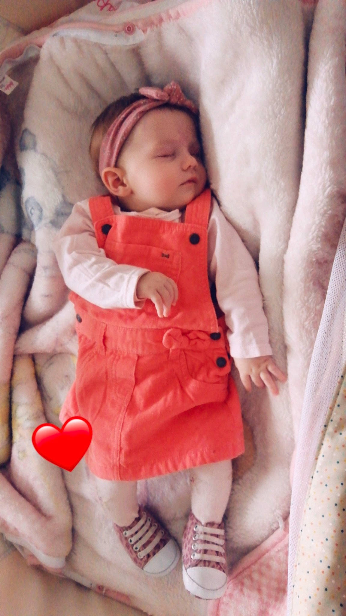 Camellia participe au concours pour gagner de l'argent avec cette photo : baby, baby_sleeping, baby_toddler_clothing, cheek, child, comfort, eye, face, finger, gesture, happy, linens, lip, nail, peach, person, pink, skin, sleeve, thumb