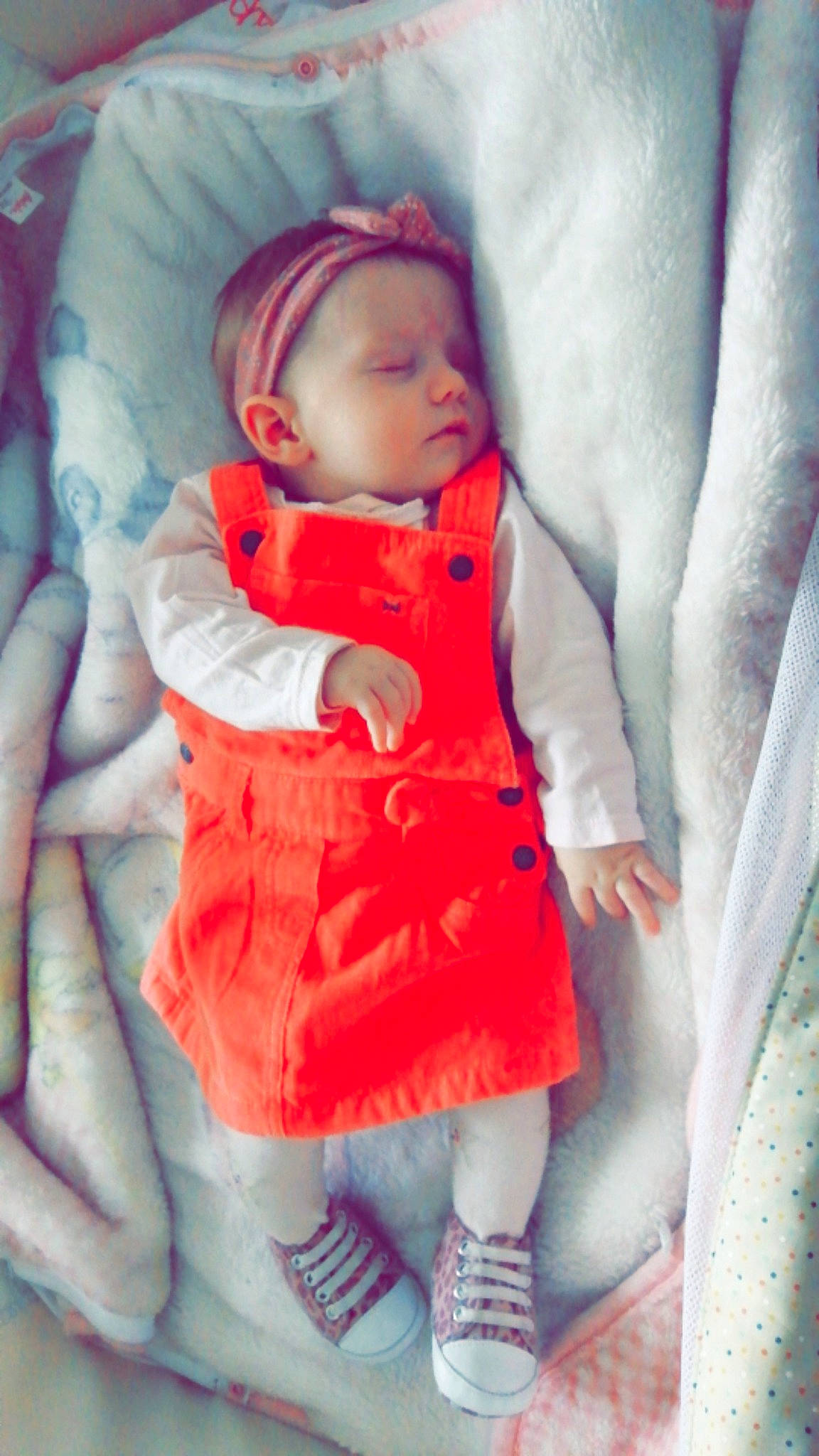 Camellia a rejoint le concours — aidez-le/la à gagner de superbes lots ! baby, baby_carriage, baby_products, baby_sleeping, baby_toddler_clothing, carmine, cheek, child, comfort, eye, face, linens, pattern, person, pink, sitting, skin, sleeve, sock, toddler