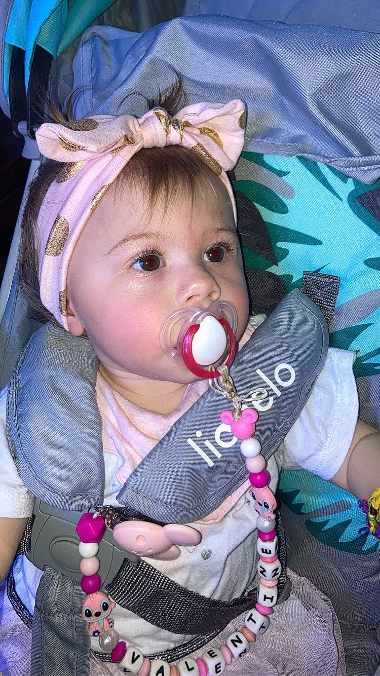 Valentine a rejoint le concours — aidez-le/la à gagner de superbes lots ! baby, baby_carriage, baby_toddler_clothing, beauty, cheek, child, cool, eye, eyelash, fun, hairstyle, happy, iris, lip, mouth, person, pink, product, skin, snapshot