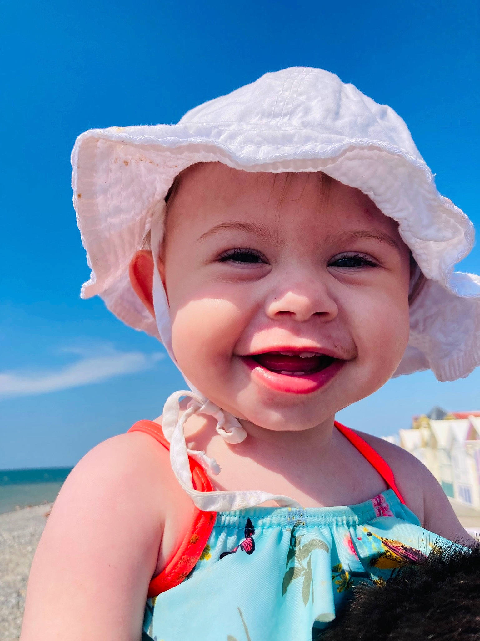 Valentine a rejoint le concours — aidez-le/la à gagner de superbes lots ! azure, blue, facial_expression, happy, hat, headgear, headwear, human_body, joy, leisure, lip, mouth, people_in_nature, person, photograph, pink, red, skin, sky, smile