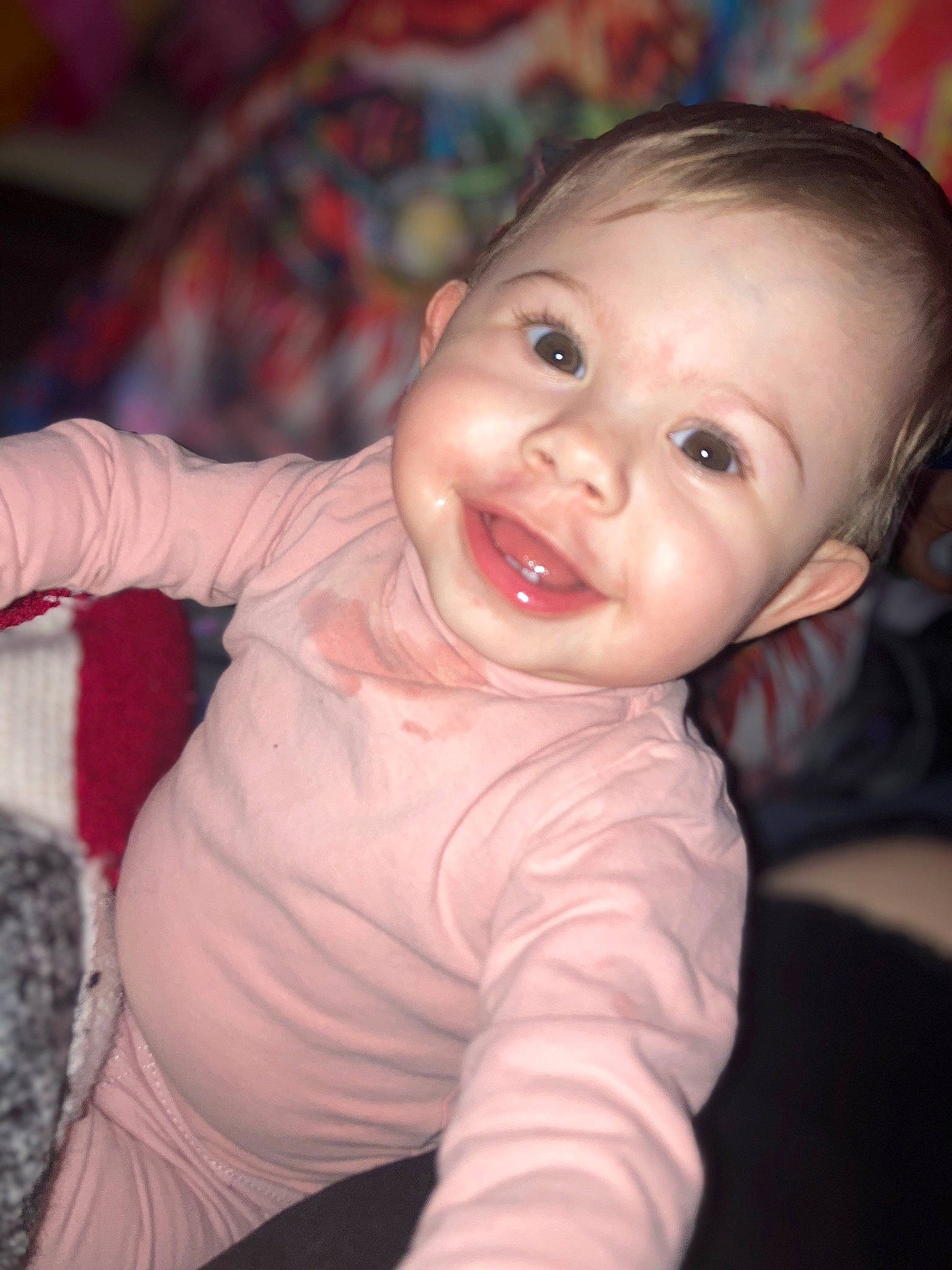 Valentine participe au concours pour gagner de l'argent avec cette photo : baby, baby_toddler_clothing, cheek, chin, eye, eyebrow, finger, flash_photography, gesture, happy, head, human_body, iris, joy, lip, mouth, neck, nose, person, skin