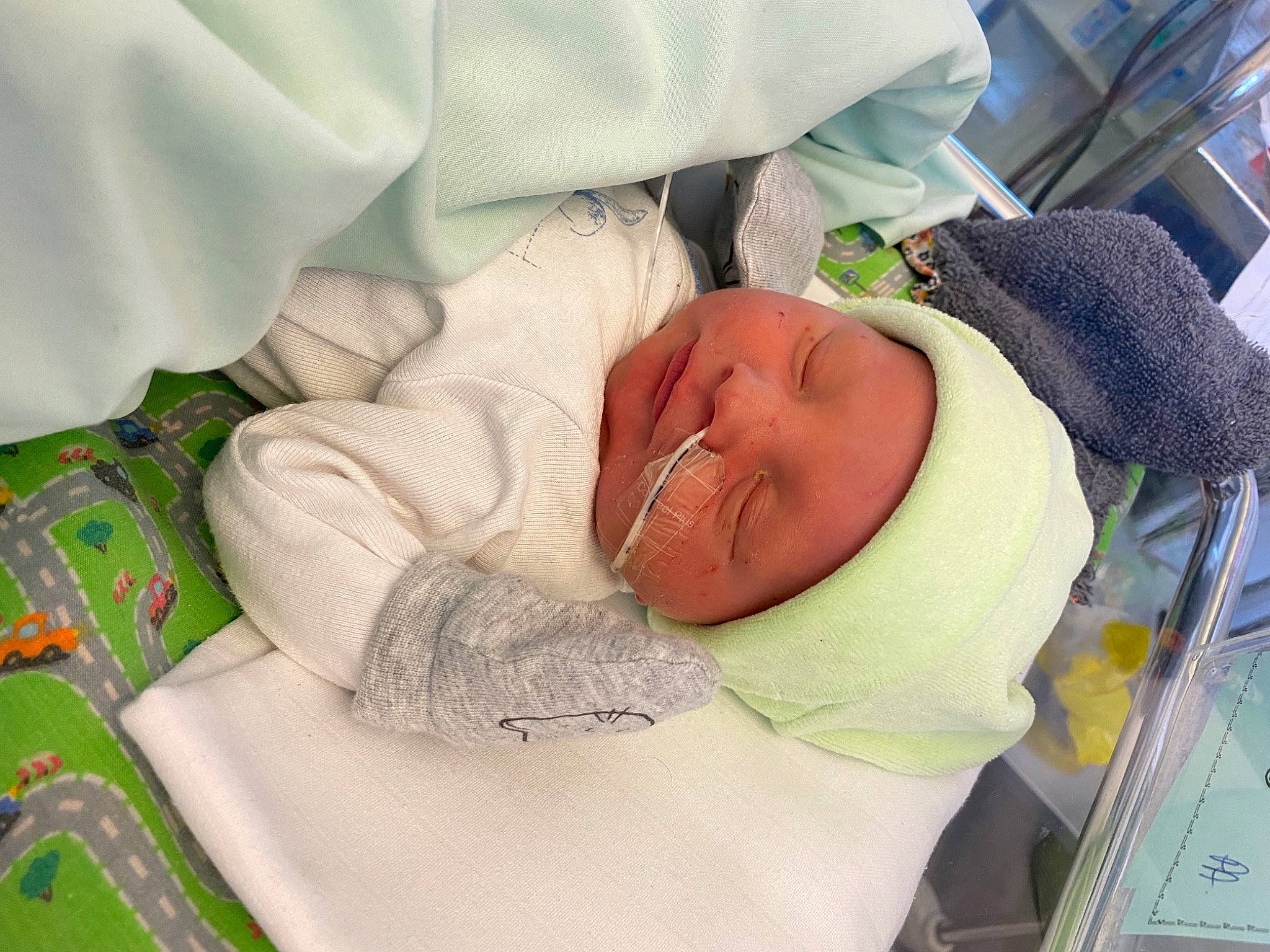 Maylone a rejoint le concours — aidez-le/la à gagner de superbes lots ! baby, baby_products, baby_safety, baby_sleeping, baby_toddler_clothing, child, childbirth, comfort, headwear, linens, nap, person, sleep, toddler