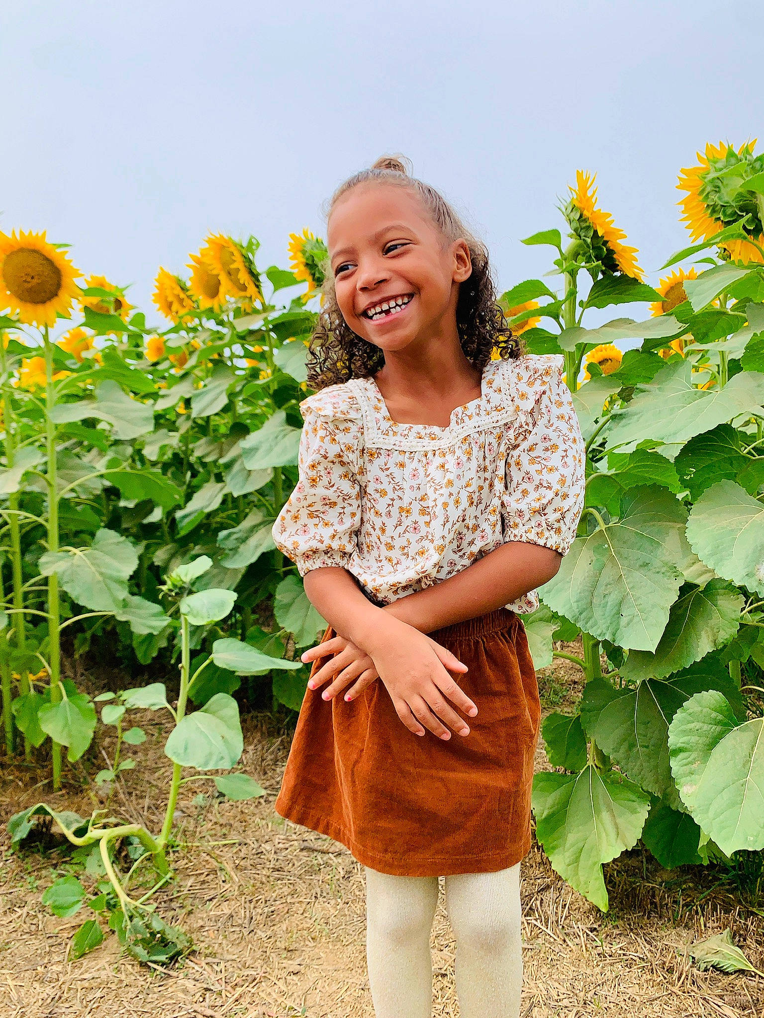 Addy is registered to the contest to win money with this photo: farm, flower, flowering_plant, happy, joy, people_in_nature, person, plant, smile, sunflower, vegetarian_food, wildflower, yellow