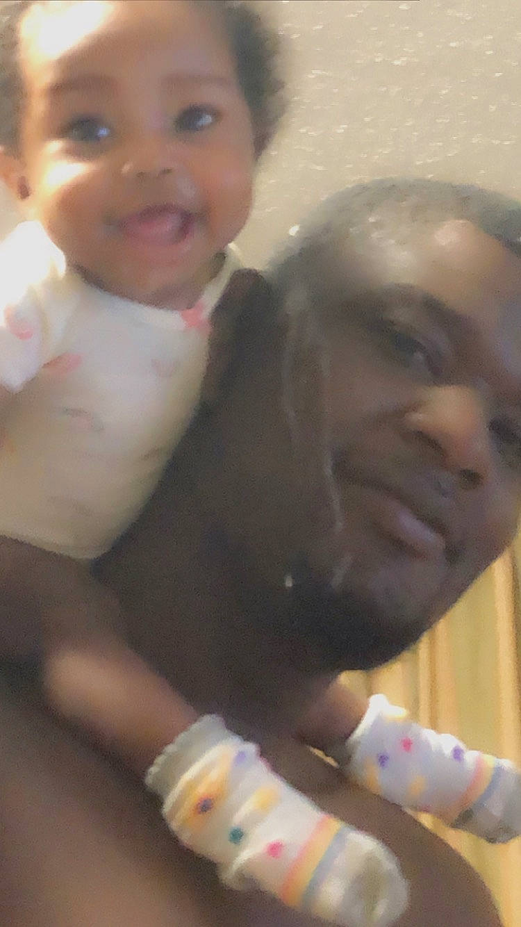 Mulani is registered to the contest to win money with this photo: cheek, chin, ear, eyebrow, facial_expression, finger, forehead, fun, gesture, happy, head, joy, lip, mouth, neck, nose, organ, person, skin, smile